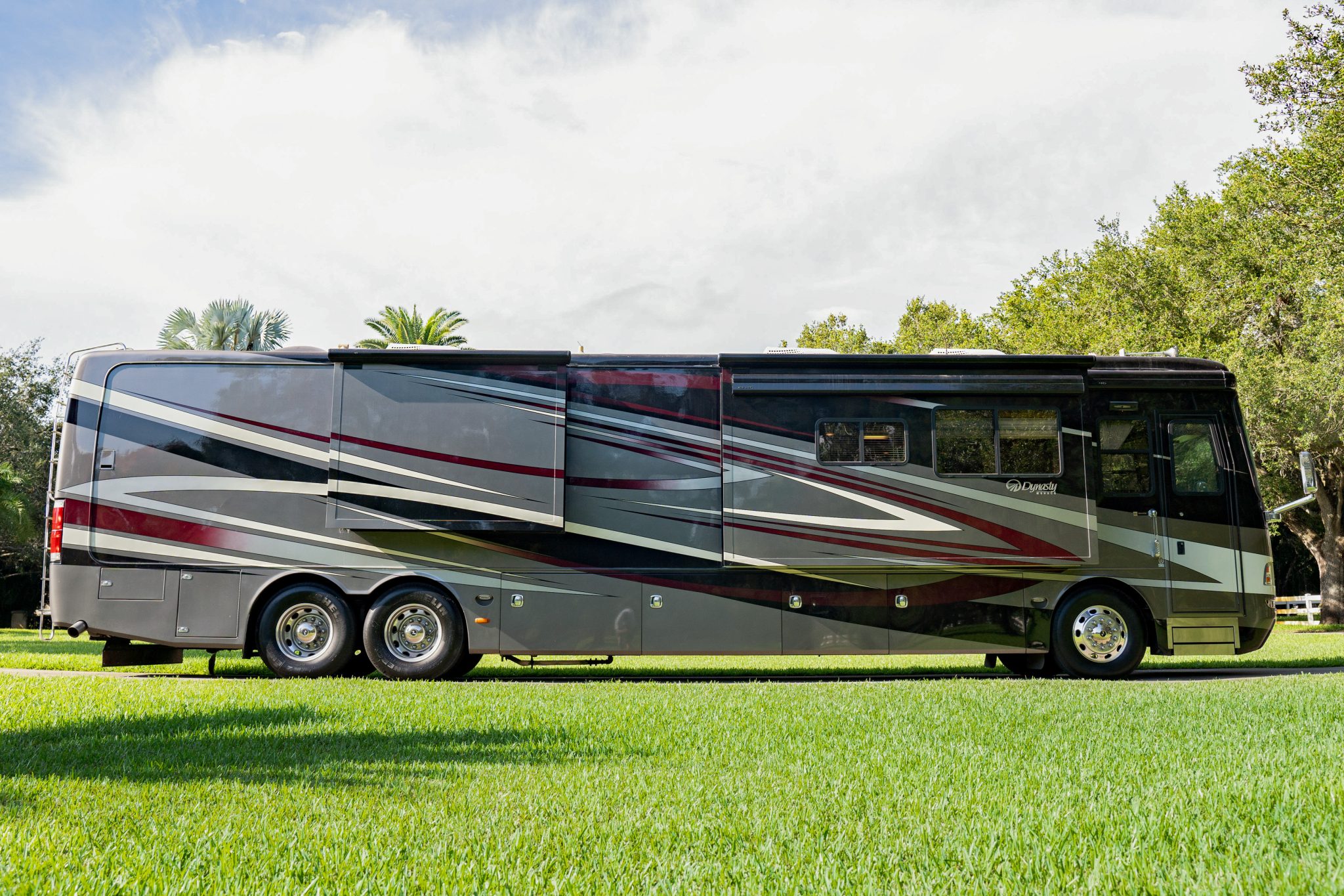2008 Monaco Dynasty Renaissance IV Motorcoach for Sale – Luxury Diesel Touring Coach