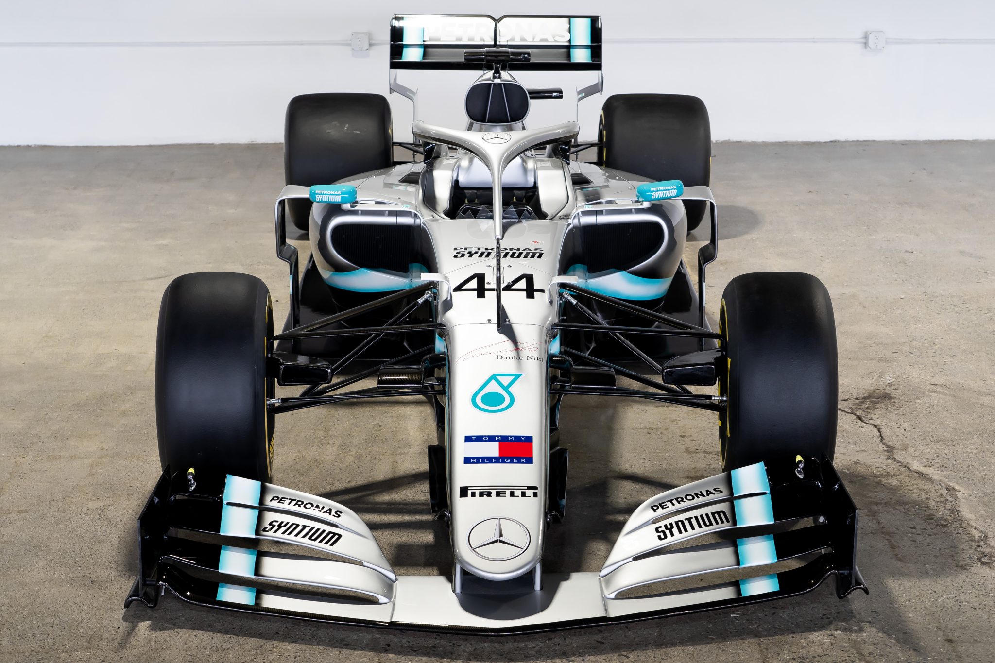 Mercedes-AMG F1 W10 EQ Power+ Display Modell zu verkaufen – 1:1 Formel 1 Replik