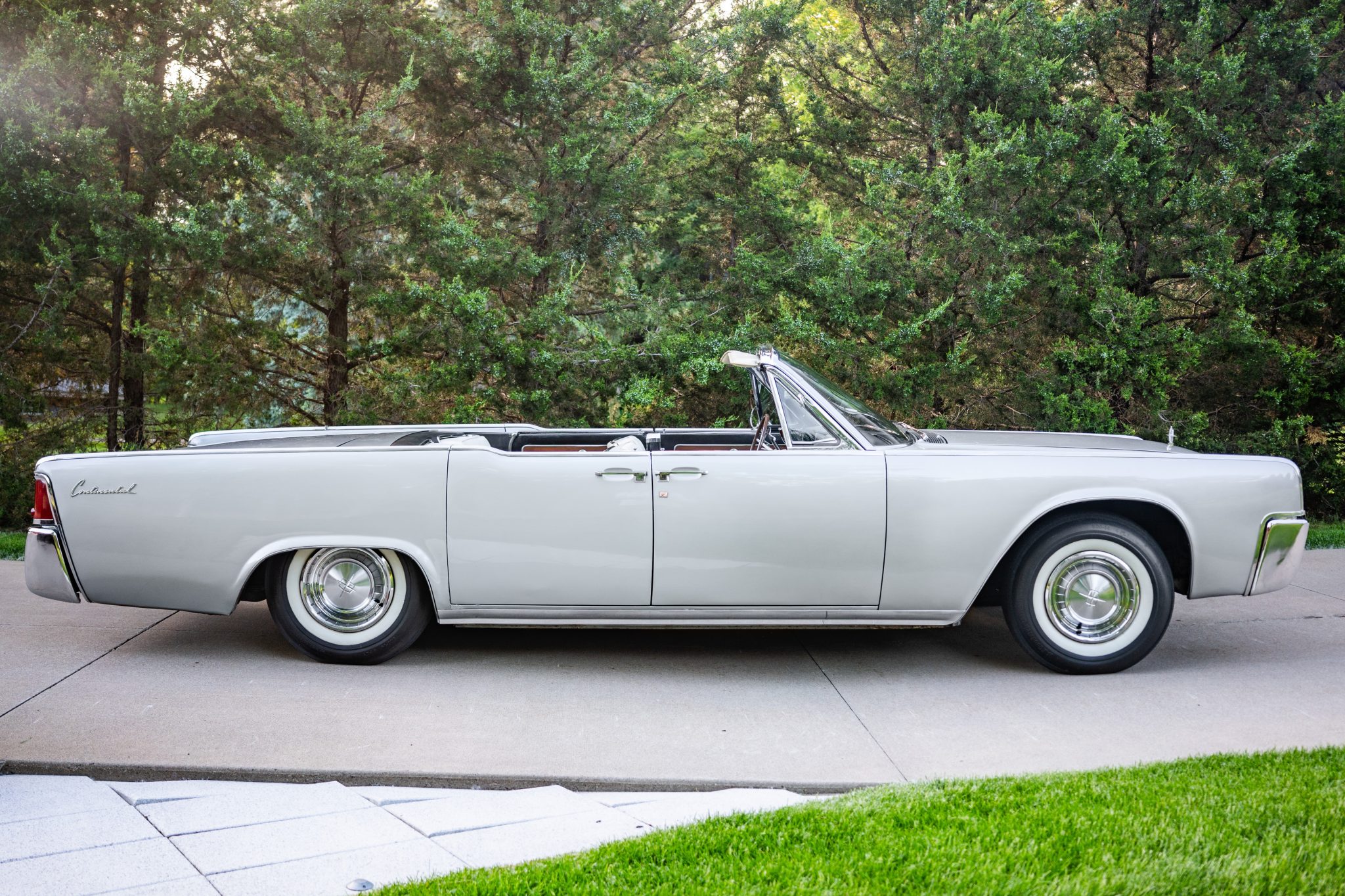 1961 Lincoln Continental for Sale – Iconic American Luxury Sedan