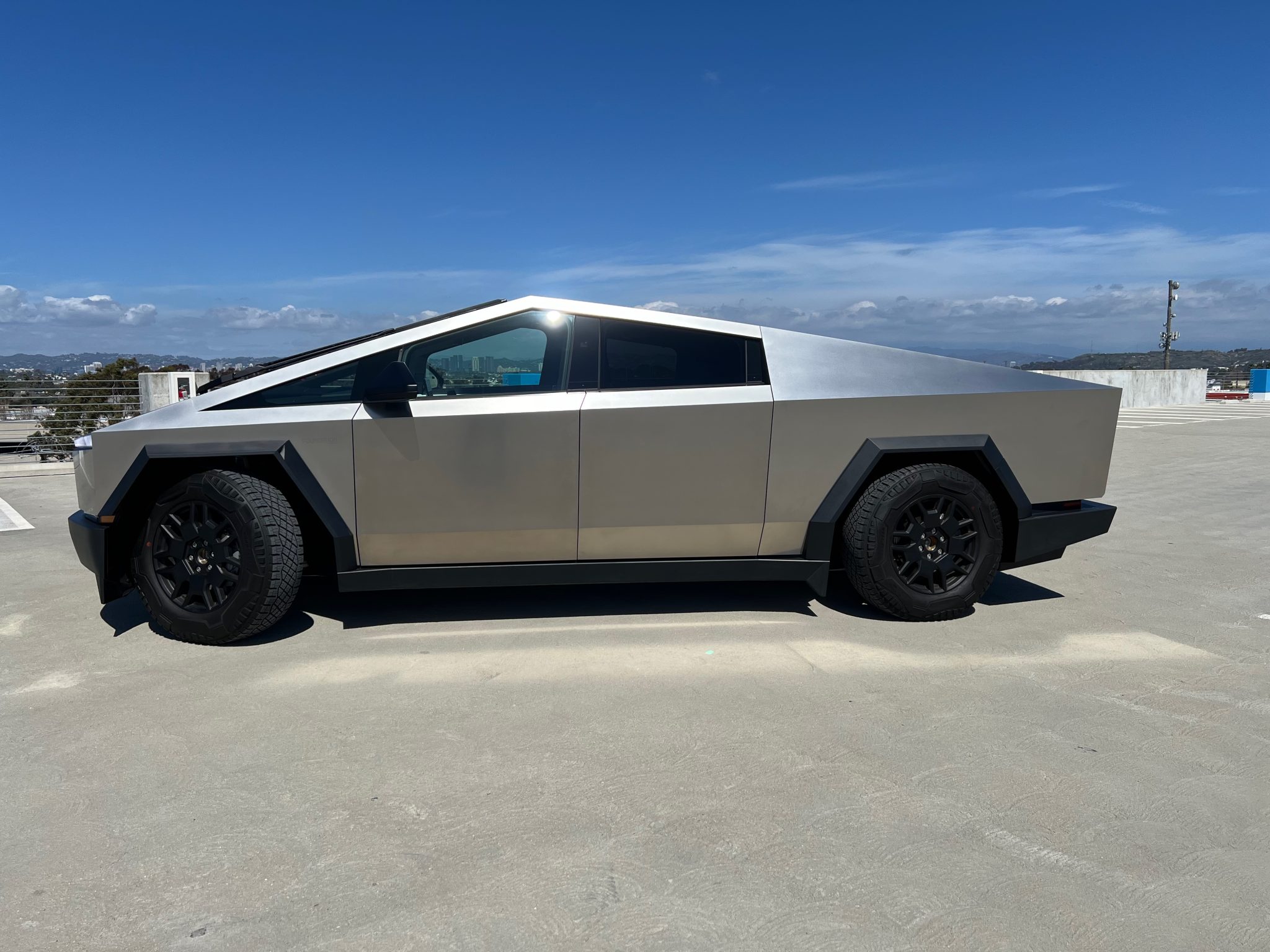 2024 Tesla Cybertruck zu verkaufen – Futuristische Elektro-Pickup-Ikone
