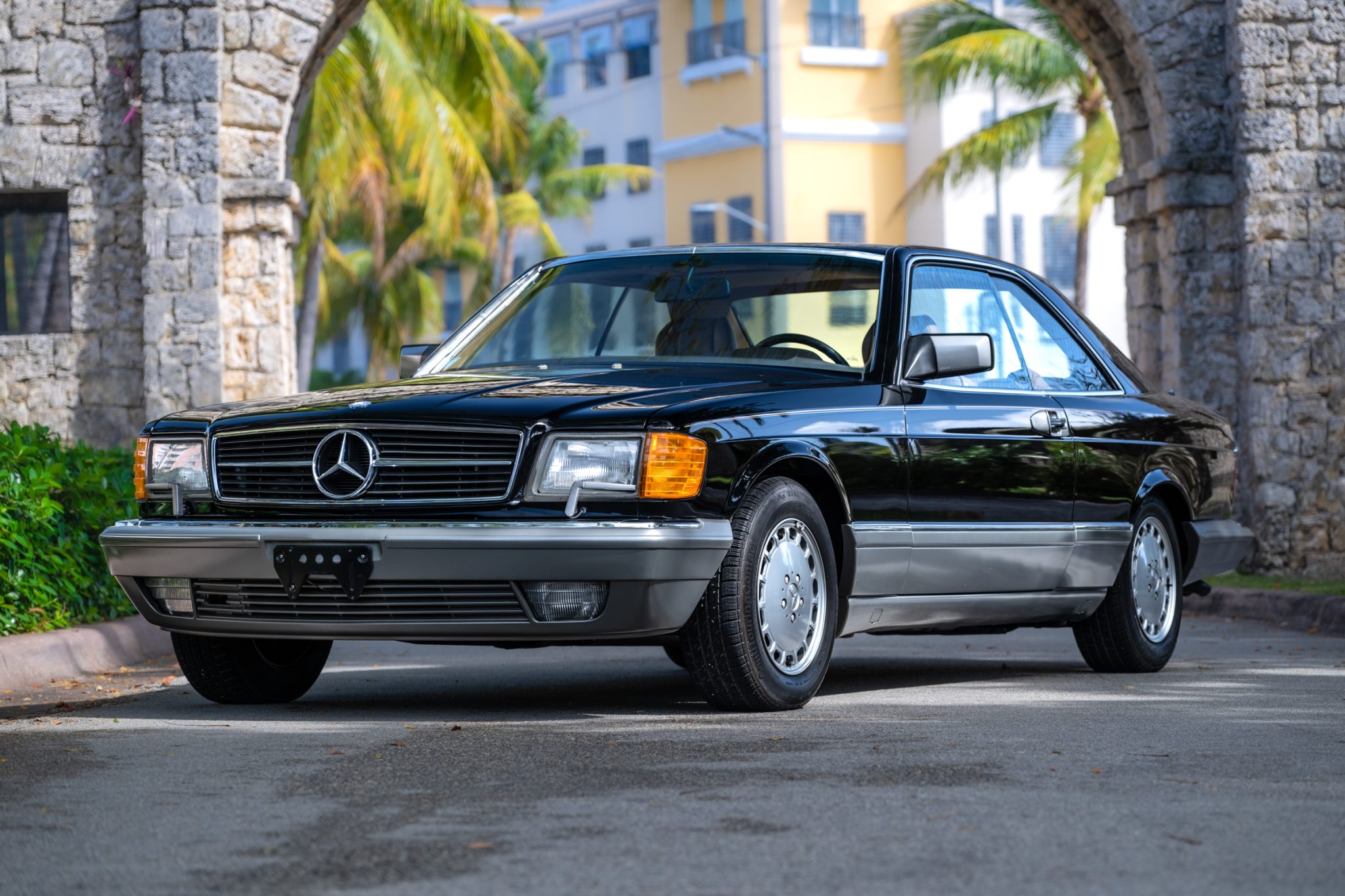 Mercedes-Benz C126 1987 à vendre – Coupé SEC de prestige, moteur V8 et élégance intemporelle