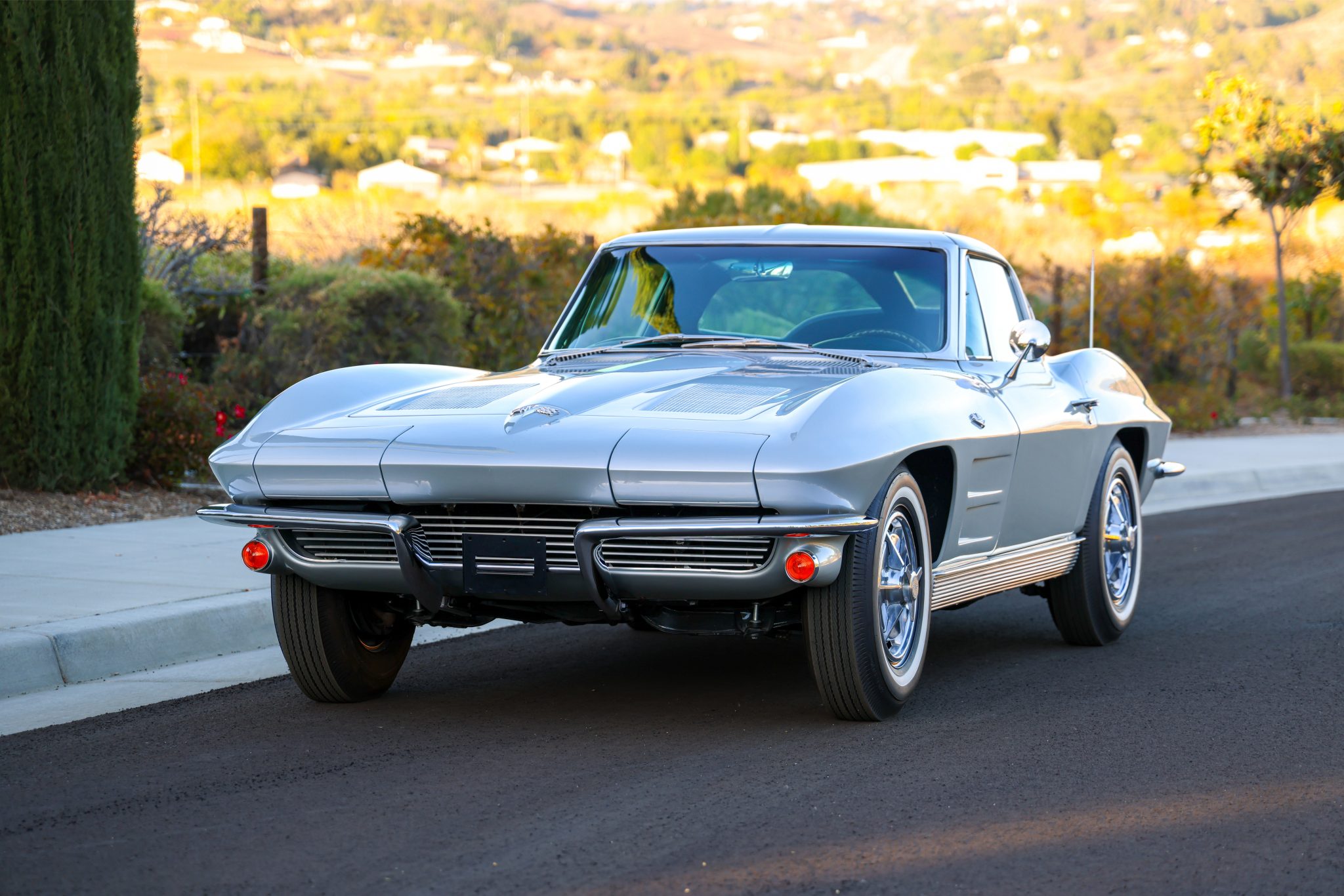 1963 Chevrolet Corvette C2 for Sale – Split Window Sting Ray Heritage and Collector Appeal