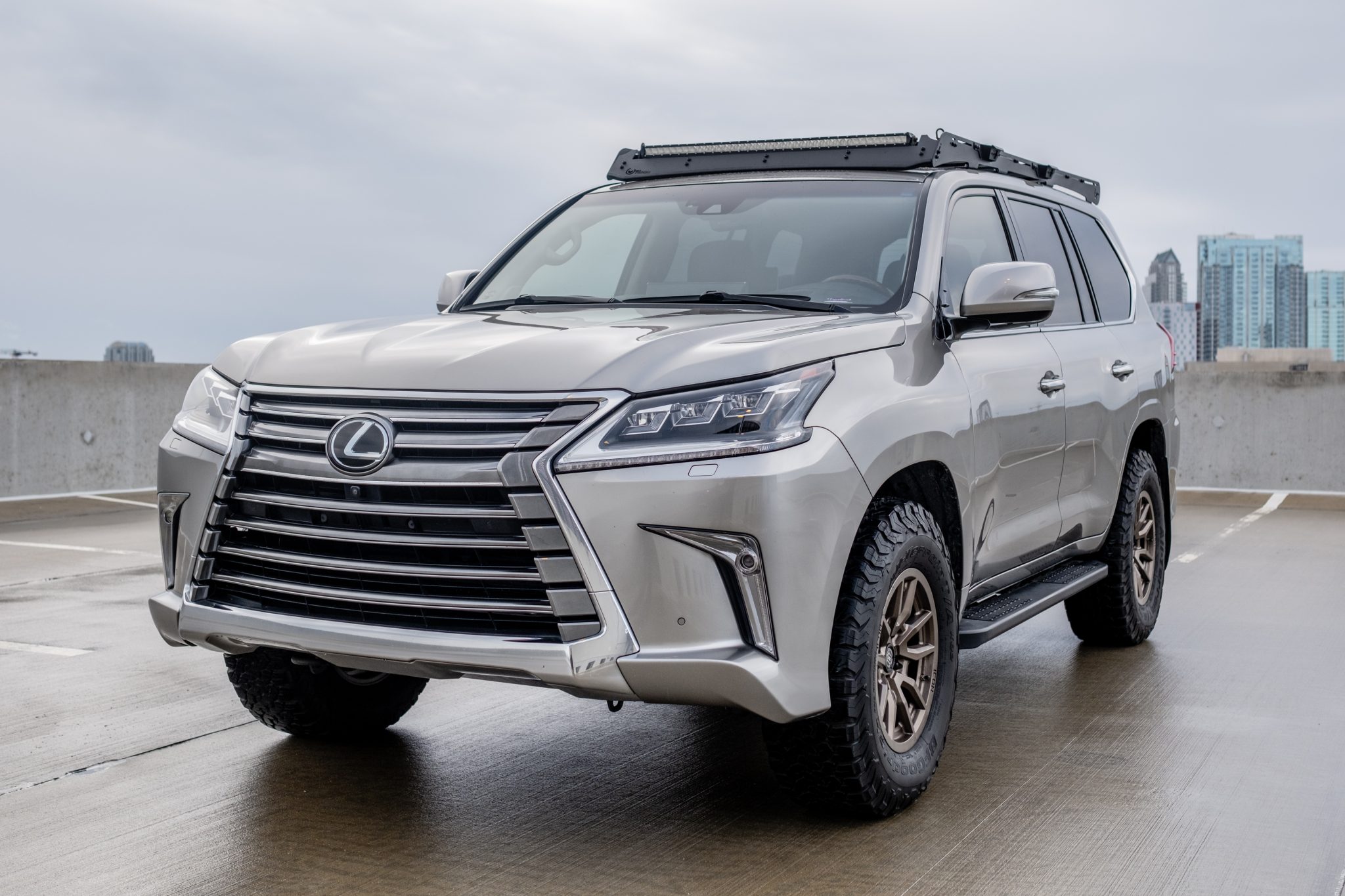 Lexus LX570 2016 zu verkaufen – Luxus-V8-SUV mit Land-Cruiser-Stärke