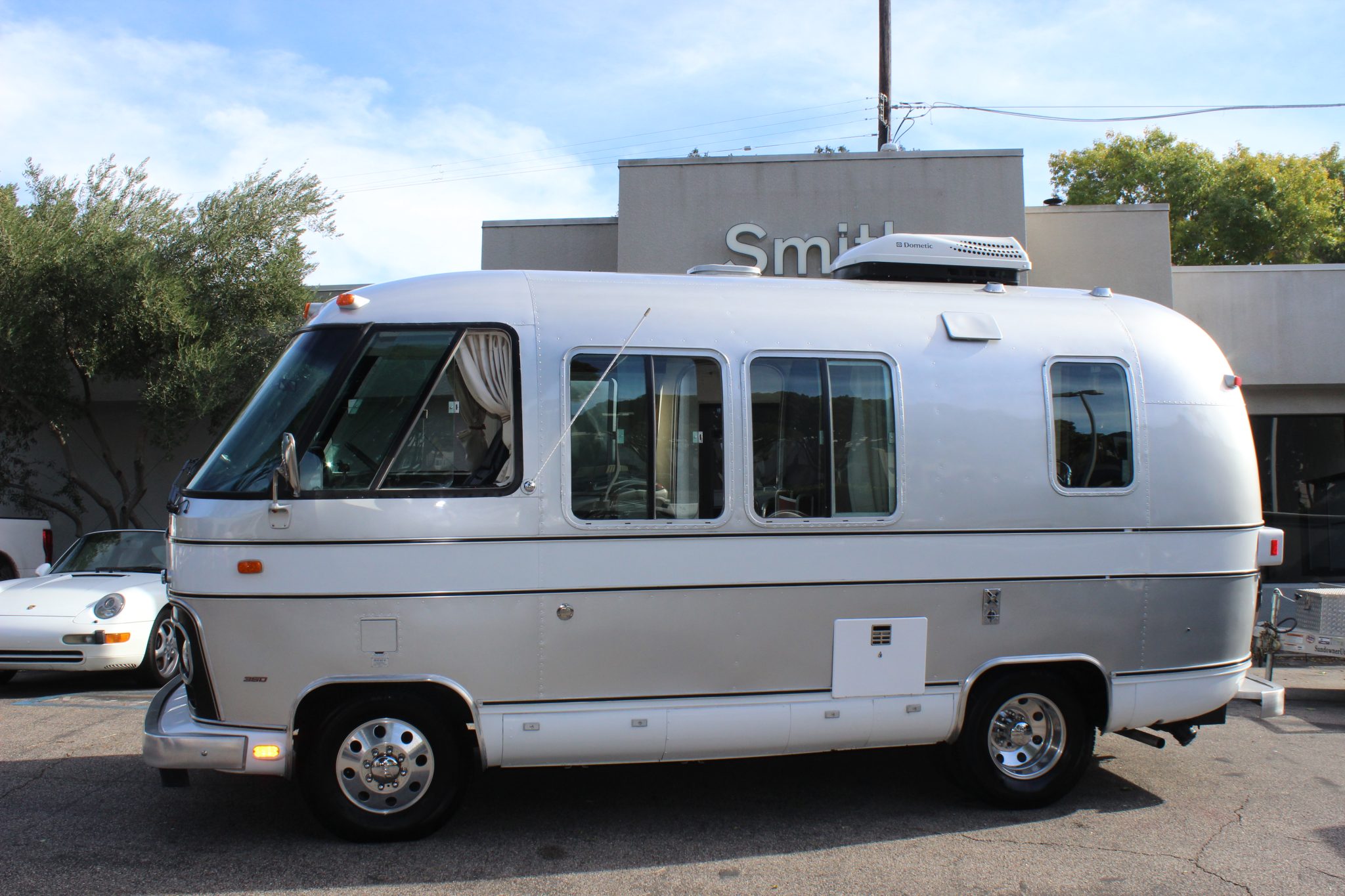 Airstream Motorhome 1975 à vendre – Icône RV américaine en aluminium