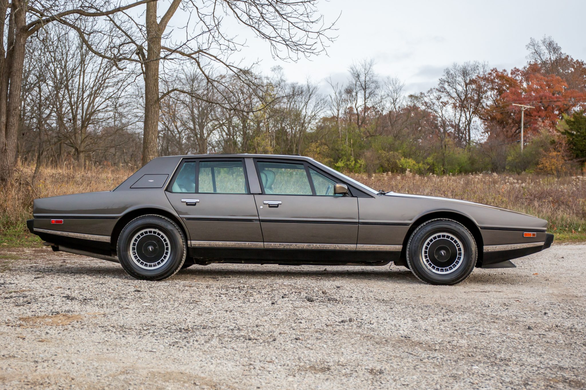 Aston Martin Lagonda 1985 zu verkaufen – Futuristische britische Luxusikone