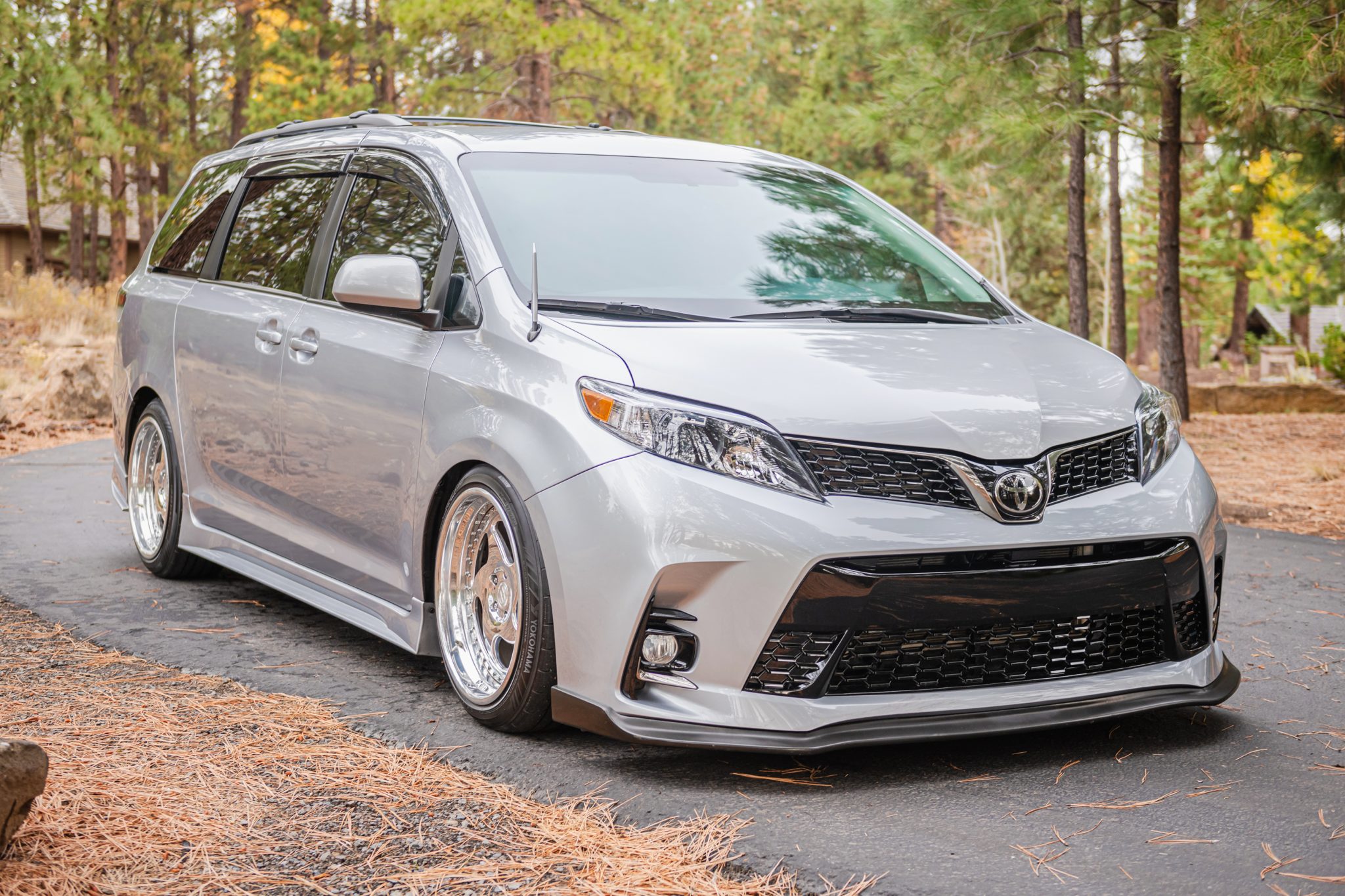Toyota Sienna V6 SE 2012 zu verkaufen – Praktischer Familienvan mit sportlichem Stil