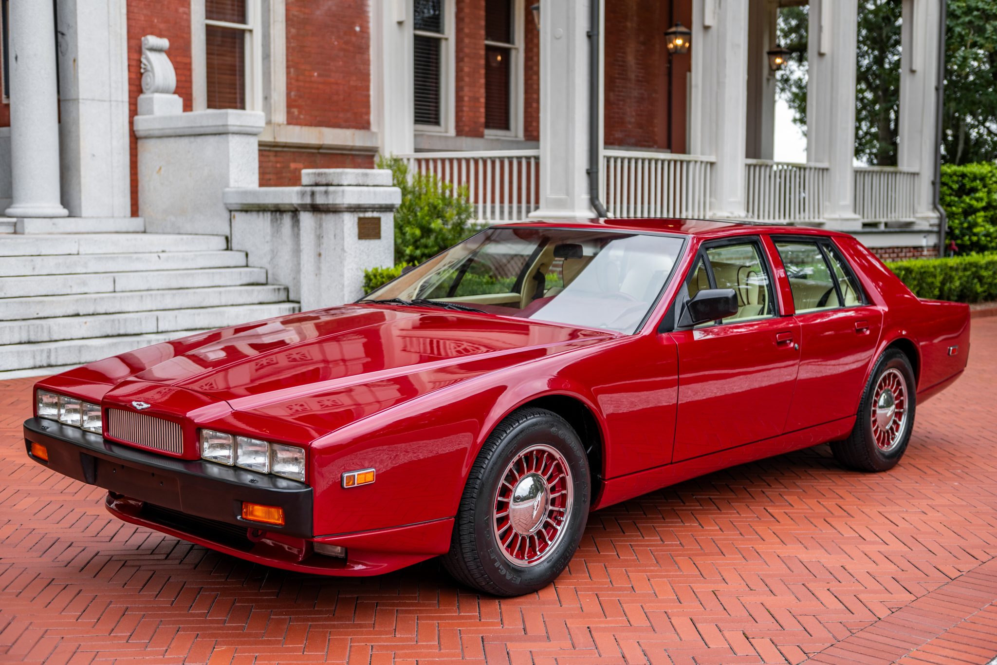 Aston Martin Lagonda 1989 zu verkaufen – Futuristische britische Luxuslimousine