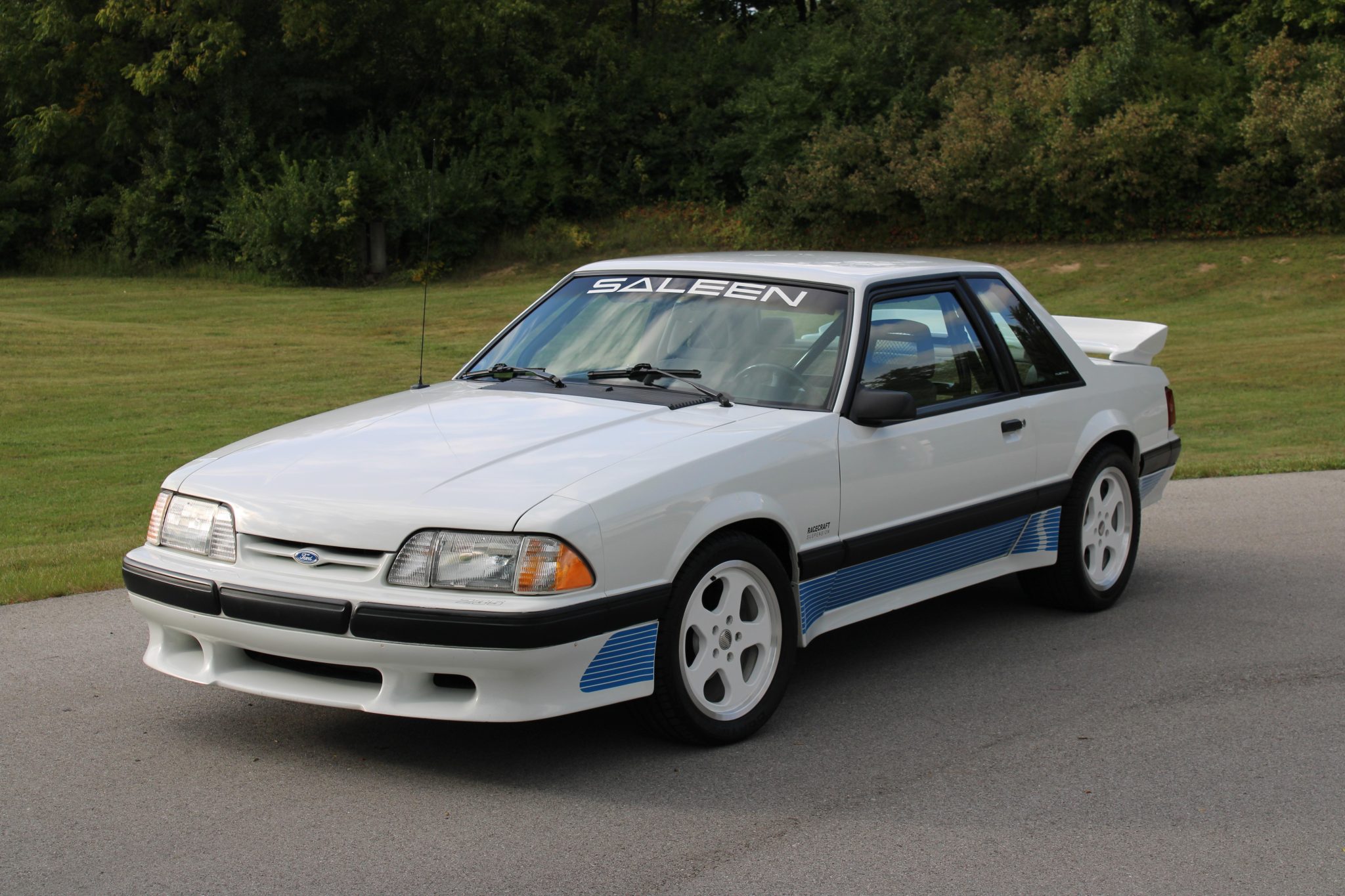Ford Saleen 1990 à vendre – Mustang blanche V8 5,0 litres manuelle