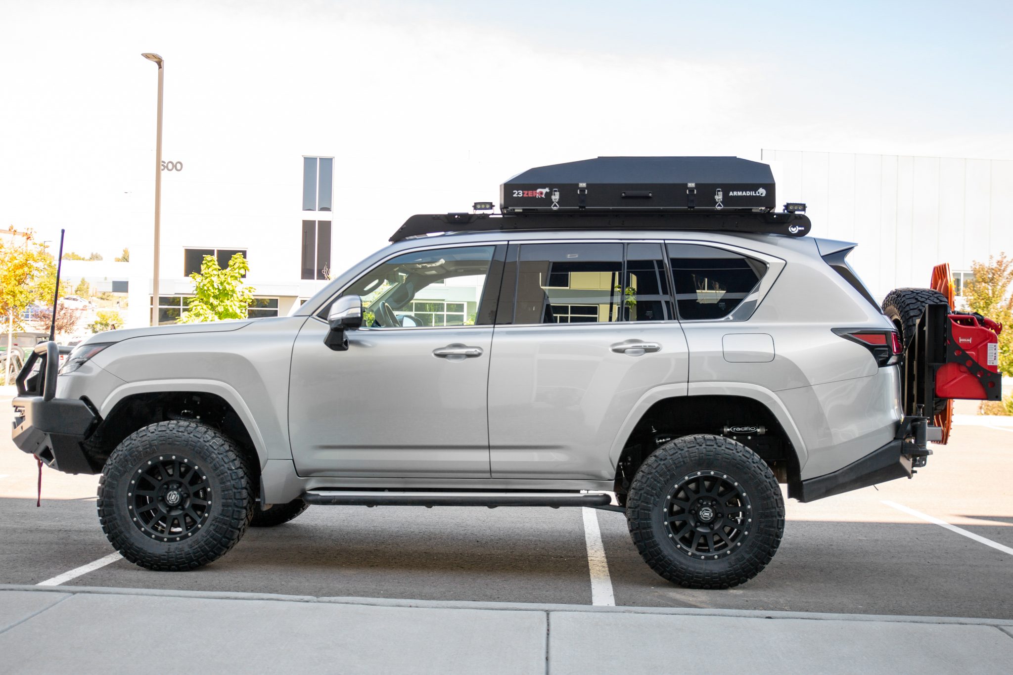 2022 Lexus LX (J310) zu verkaufen – Silberner Twin-Turbo-Overland-Umbau