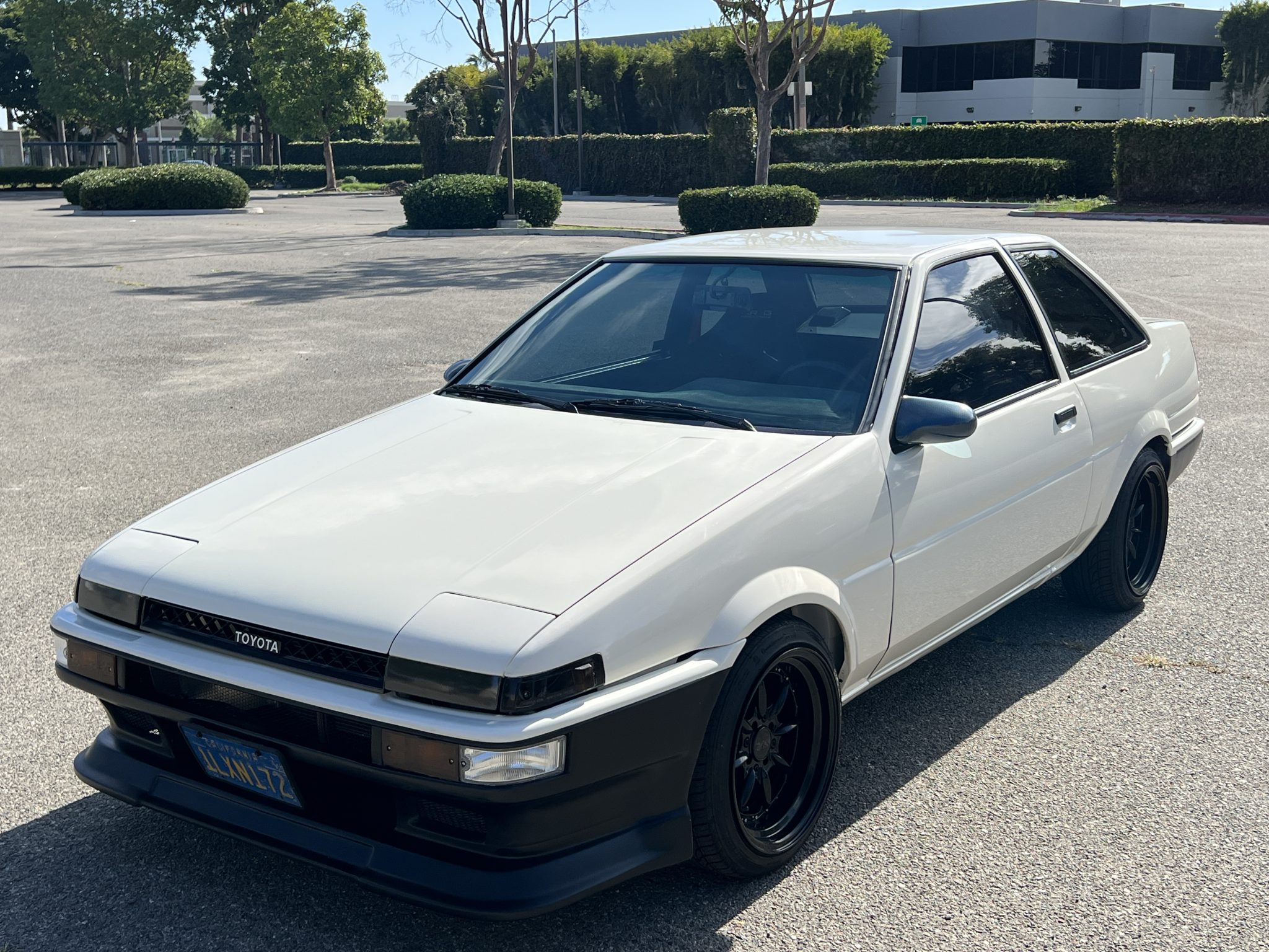 1985 Toyota Corolla zu verkaufen – Weißer VTEC-Restomod mit Sechsganggetriebe