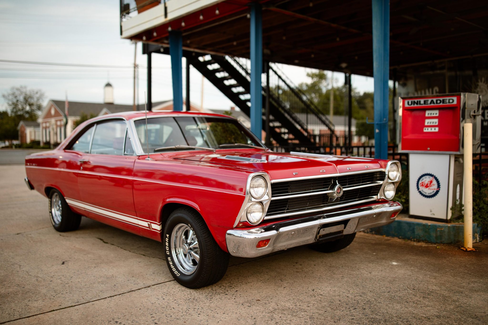 Ford Fairlane 1966 à vendre – Hardtop rouge avec V8 390 et boîte quatre rapports