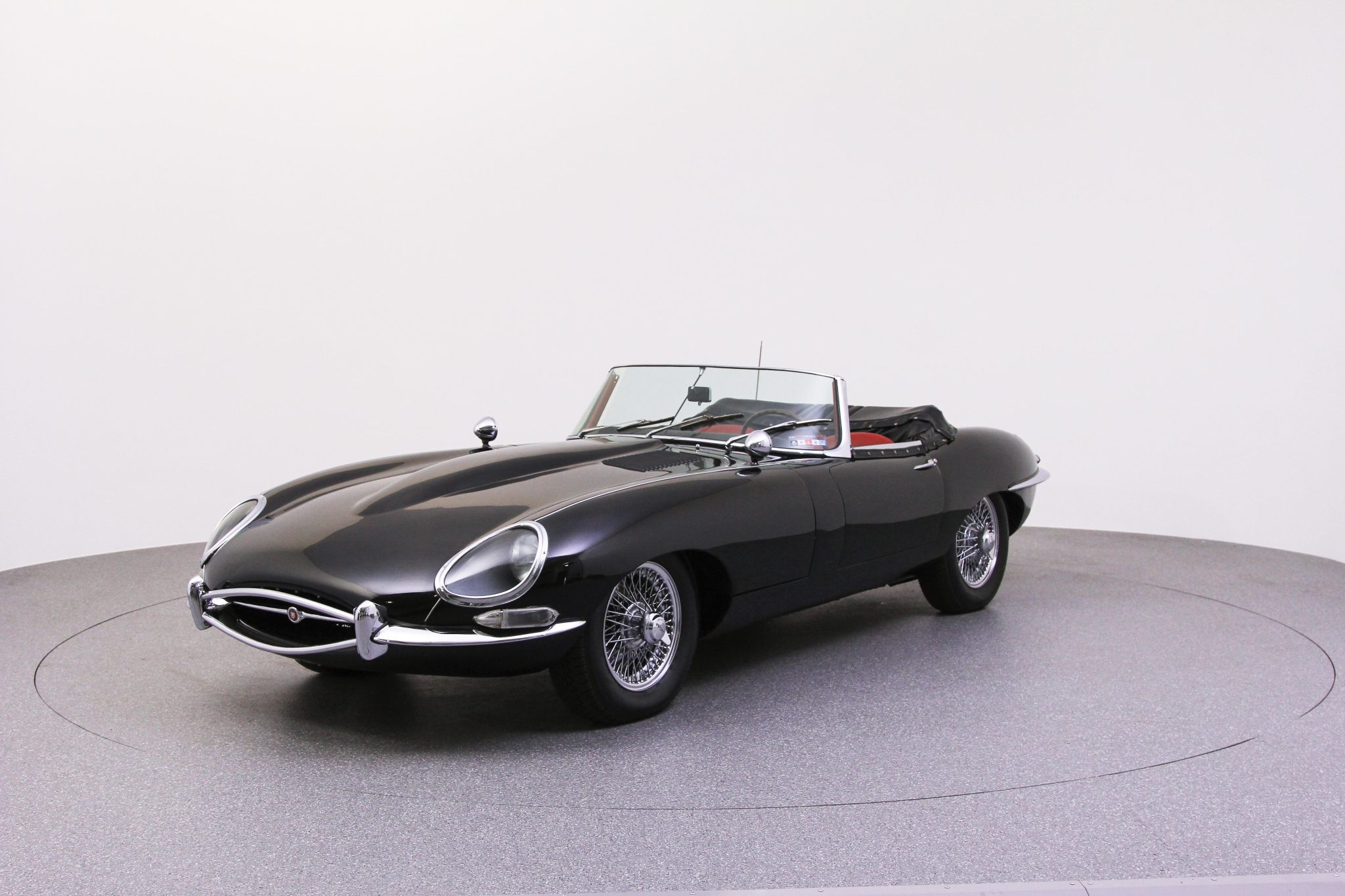 Jaguar XKE Series I 1962 à vendre – Roadster noir avec six-cylindres 3,8 litres