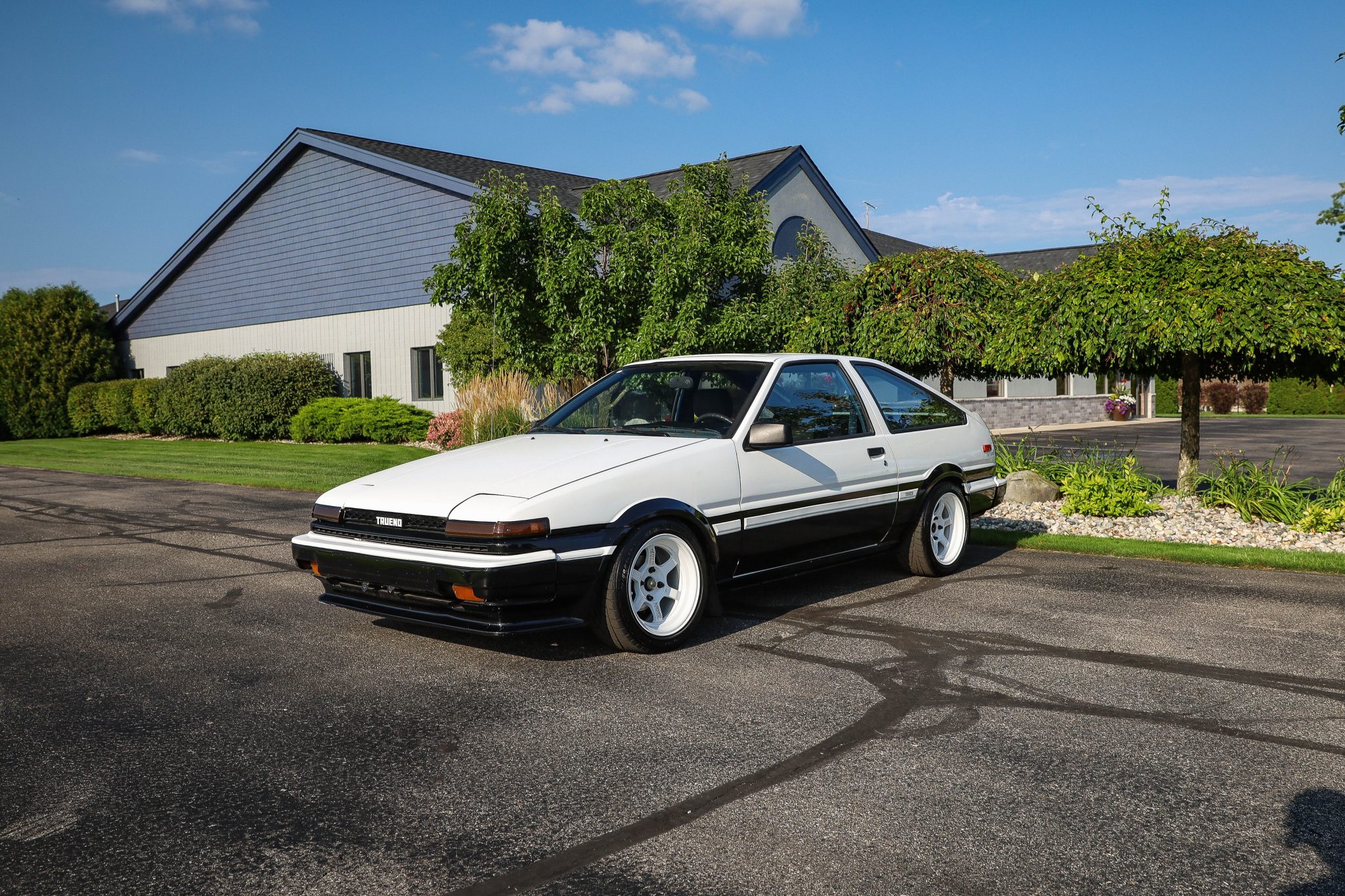 1984 Toyota AE86 for Sale – White and Black 4A-GE Five-Speed Coupe