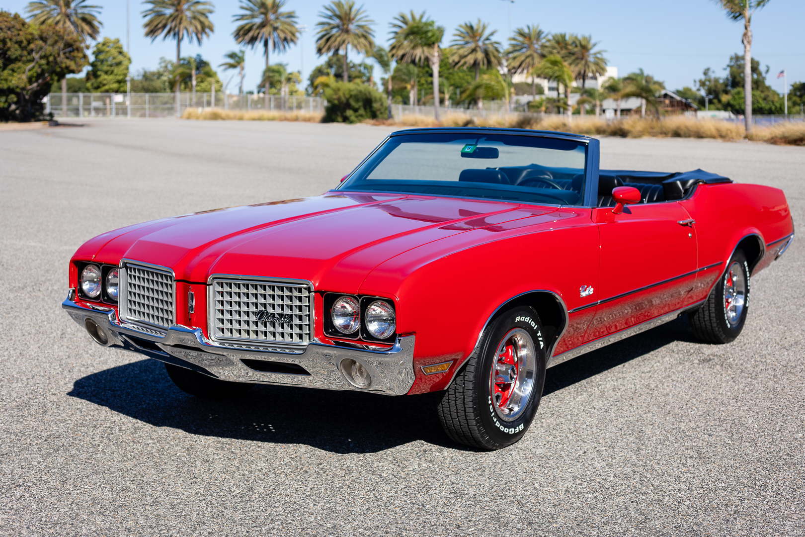 Oldsmobile Cutlass 1972 à vendre – Cabriolet rouge avec V8 350ci