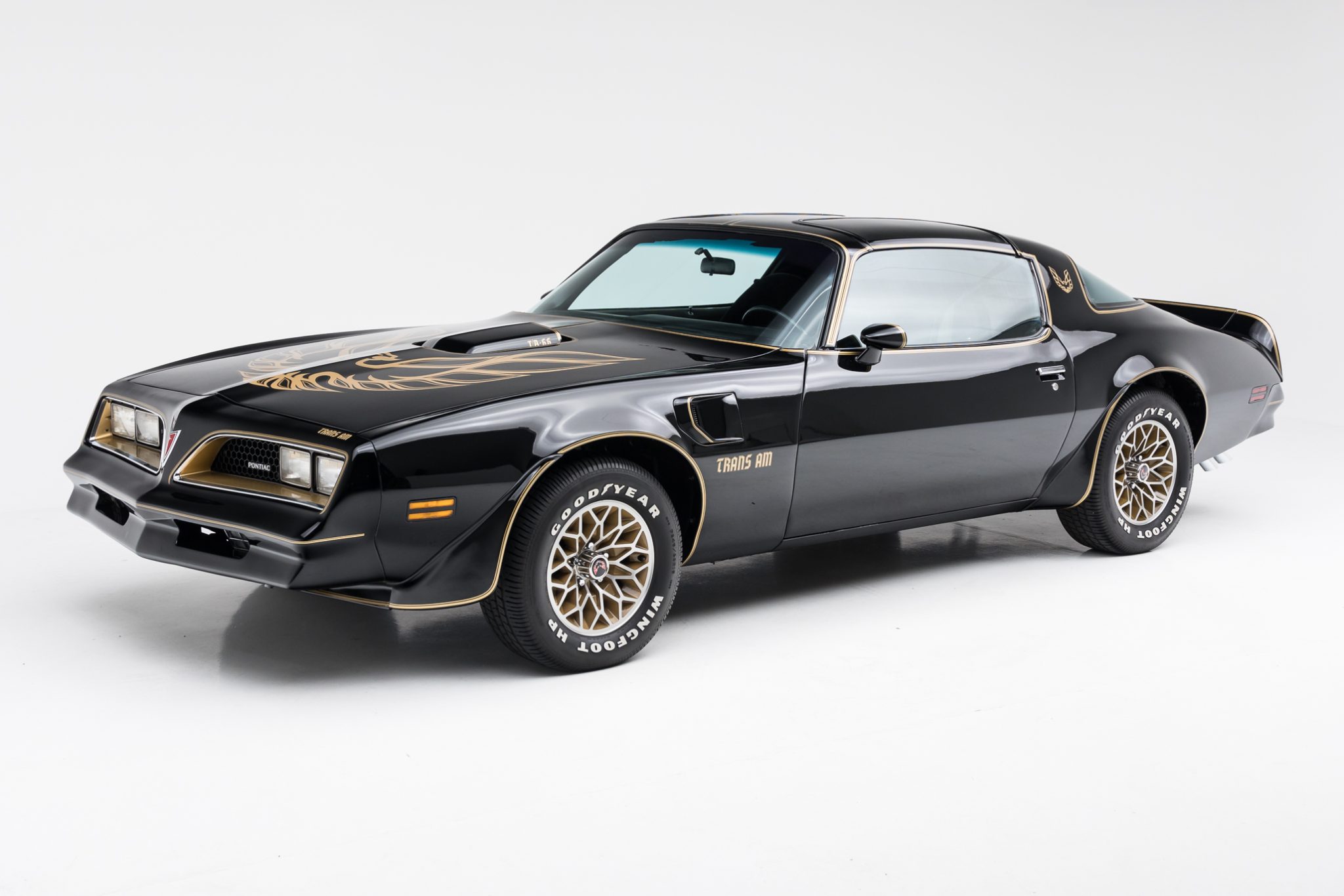 Pontiac Firebird Trans Am Y82 4-Speed 1977 conservée 27 ans dans la même famille à vendre – V8 W72 noir
