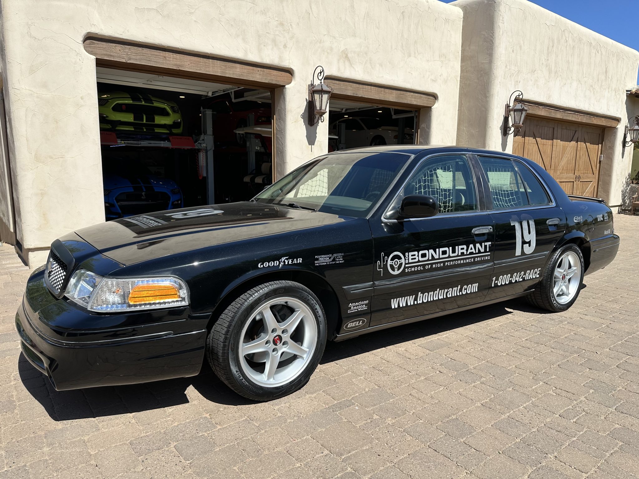 2000 Ford Crown Victoria for Sale – School-Livery DOHC V8 Five-Speed Sedan