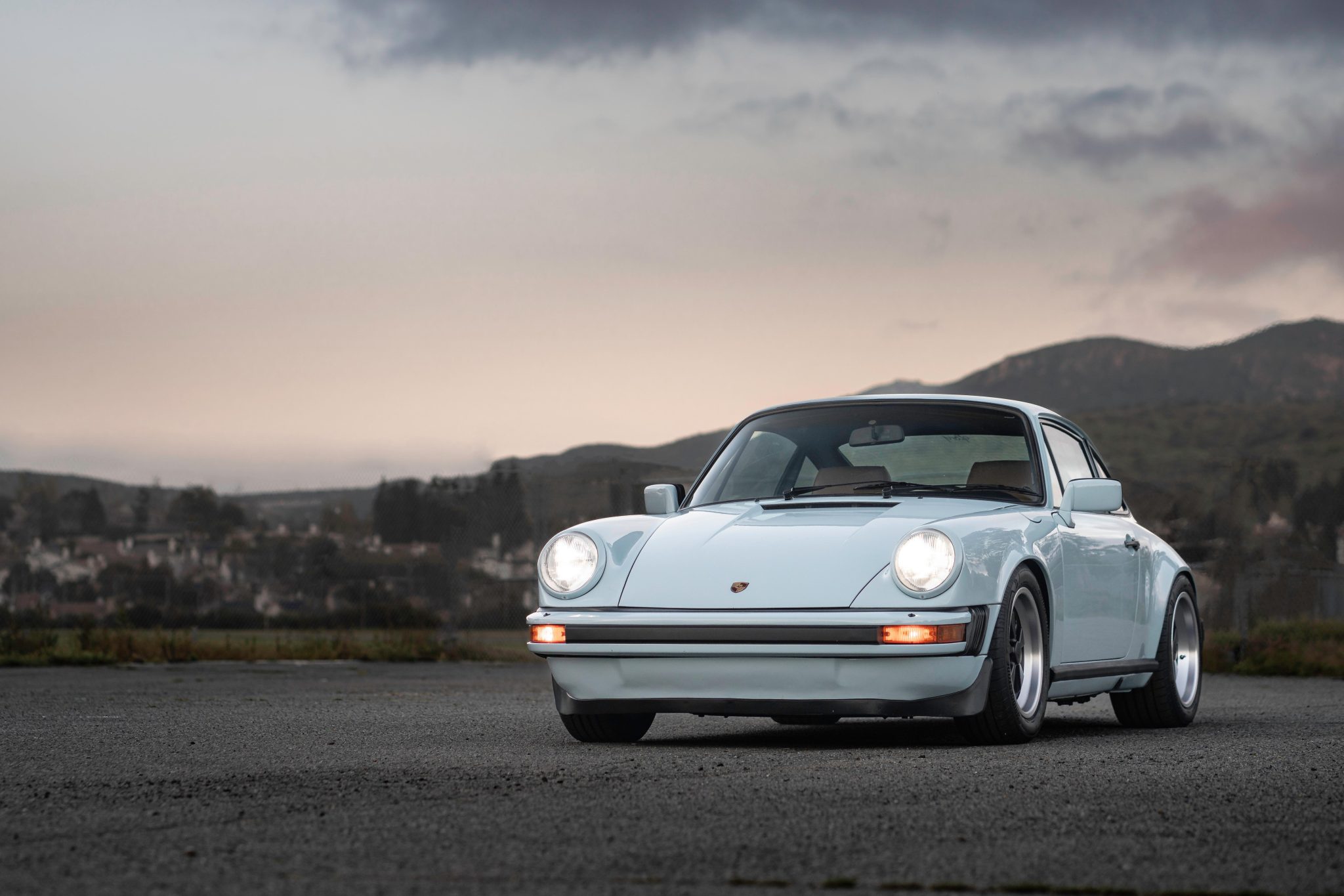 1984 Porsche 911 Carrera 3.2 zu verkaufen – Glacier Blue Coupé mit Fünfganggetriebe