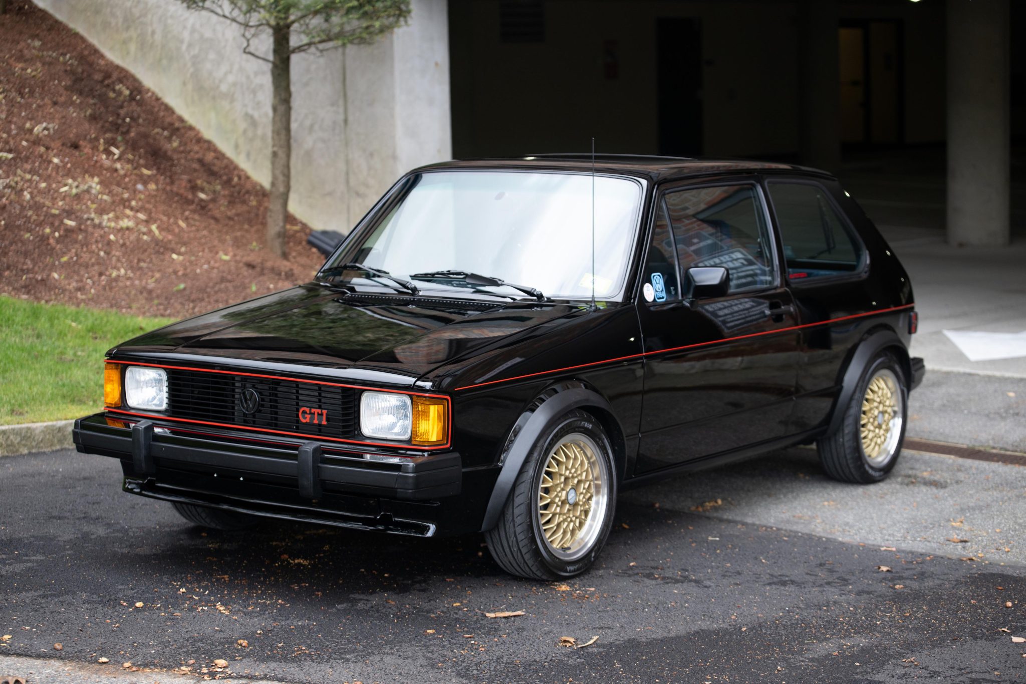 1984 Volkswagen GTI Mk1 zu verkaufen – Schwarzer Kompressor-Hot-Hatch mit Fünfganggetriebe