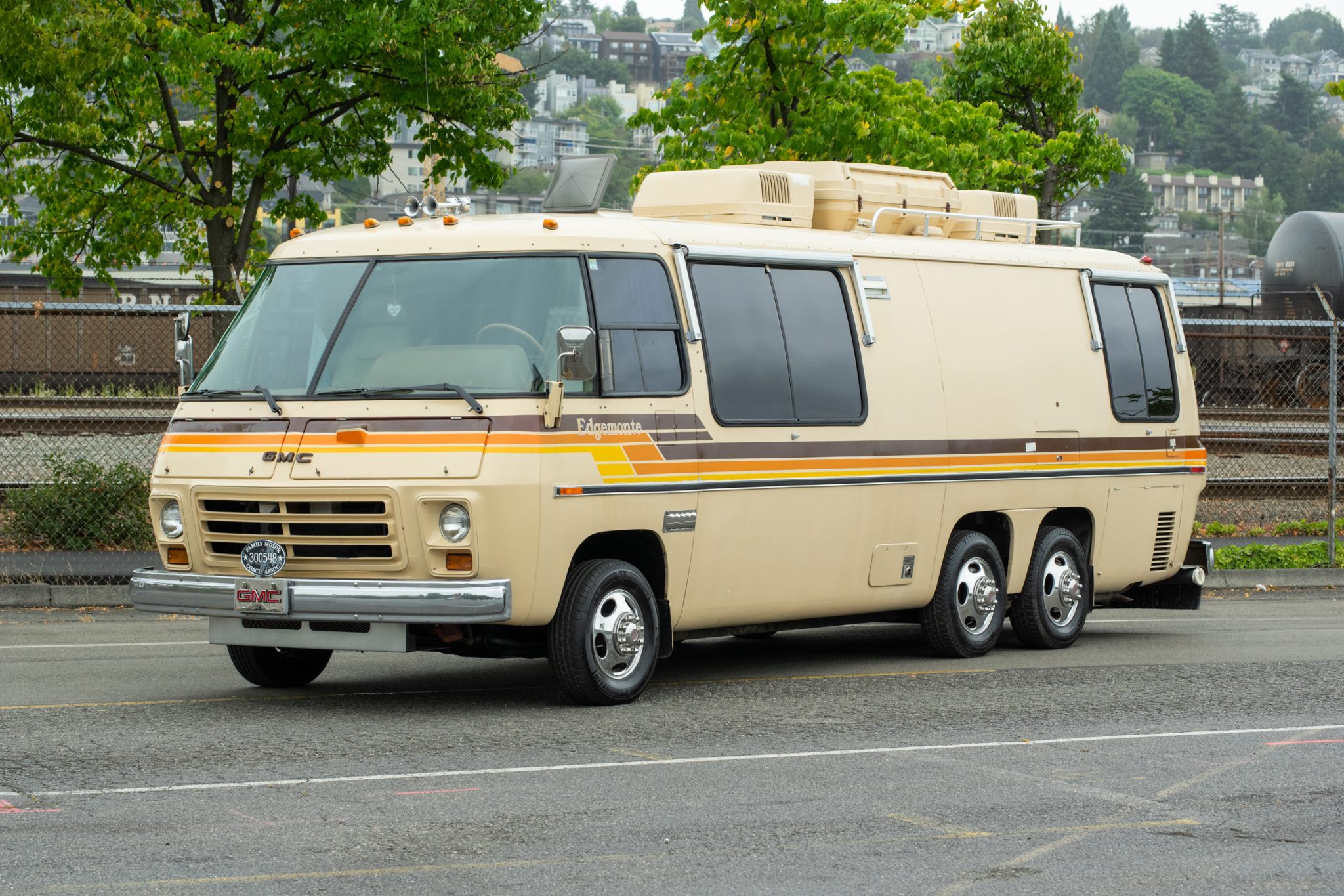 1976 GMC Motorhome for Sale – Tan Front-Wheel-Drive V8 Touring RV