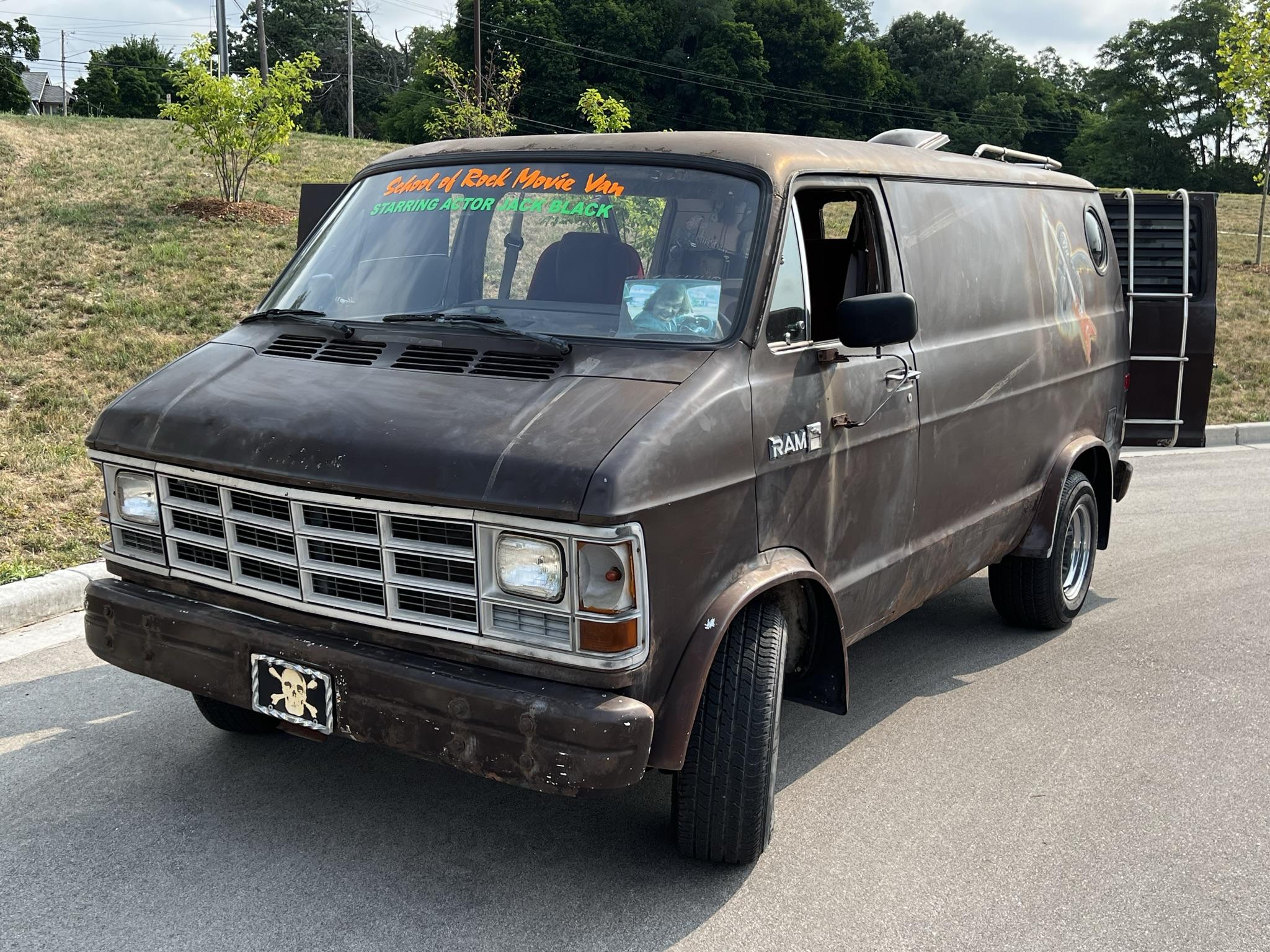 Dodge Ram Van 1987 à vendre – Van brun personnalisé à six-cylindres et boîte automatique