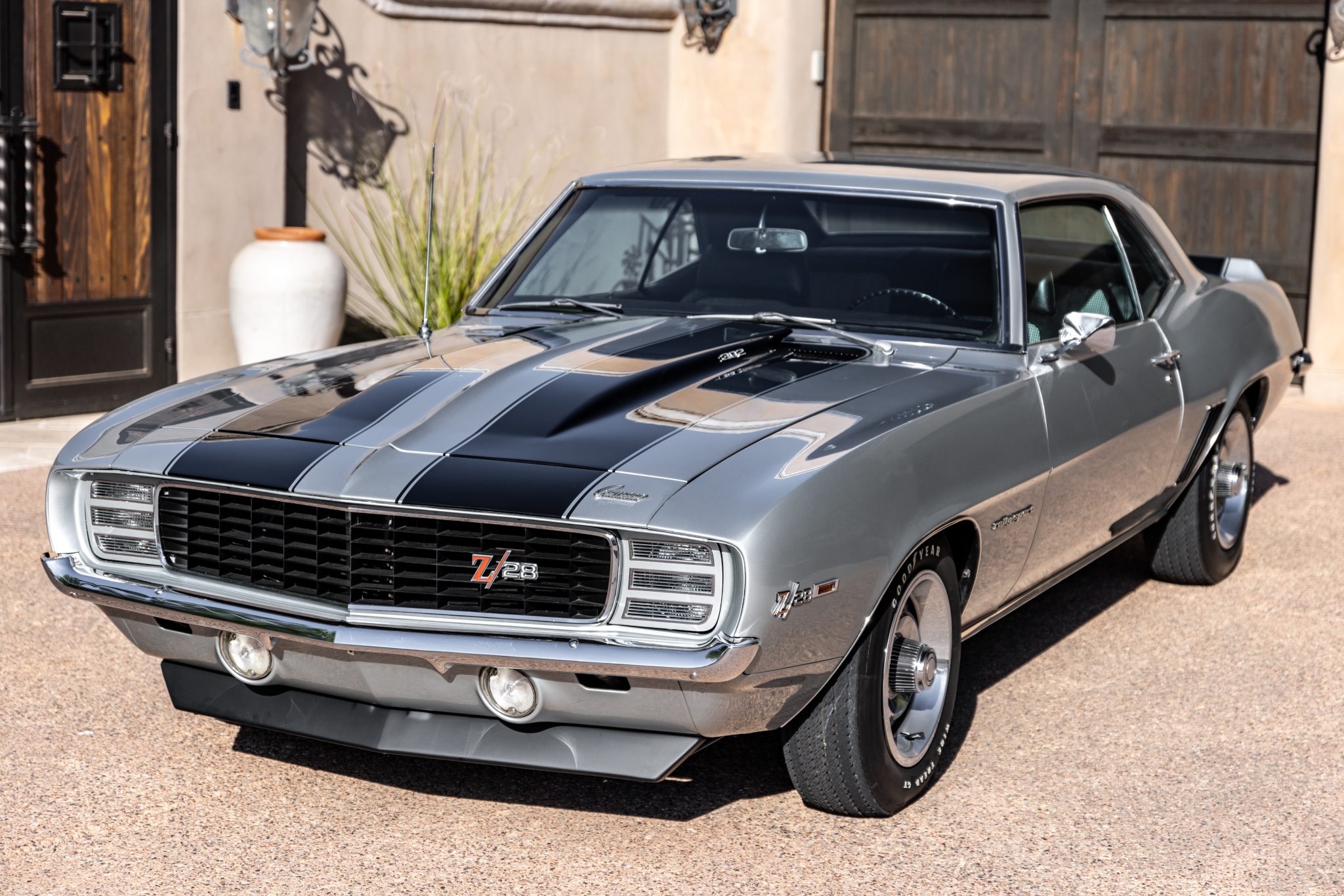 Chevrolet Camaro 1re génération 1967-1969 de 1969 à vendre – Coupé Cortez Silver à V8 302ci