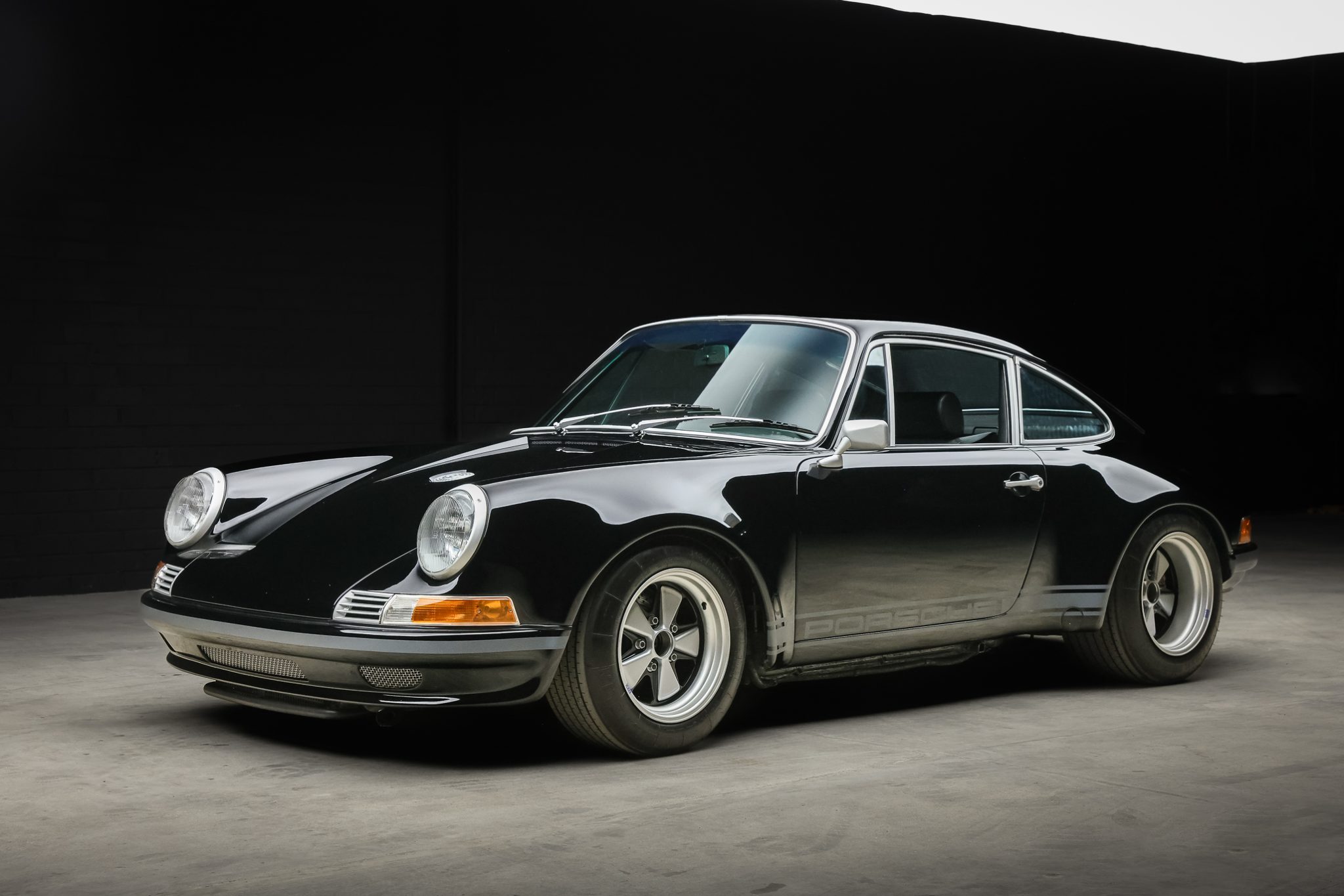 1985 Porsche 911 Carrera 3.2 zu verkaufen – Schwarzes Backdate-Coupé mit Fünfganggetriebe