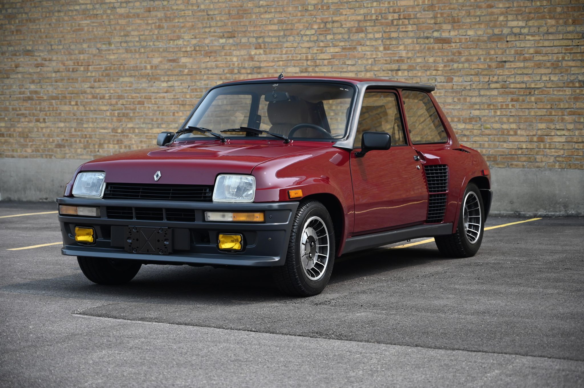 1984 Renault R5 Turbo zu verkaufen – Bordeauxroter Mittelmotor-Klassiker mit Fünfganggetriebe