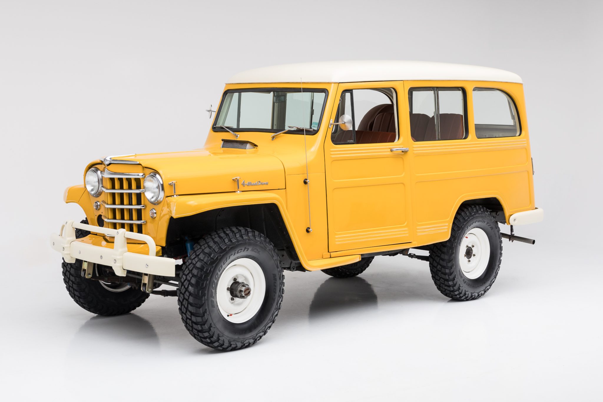 1960 Willys Jeep Wagon zu verkaufen – Gelber 4x4-Kombi mit Hurricane-Motor