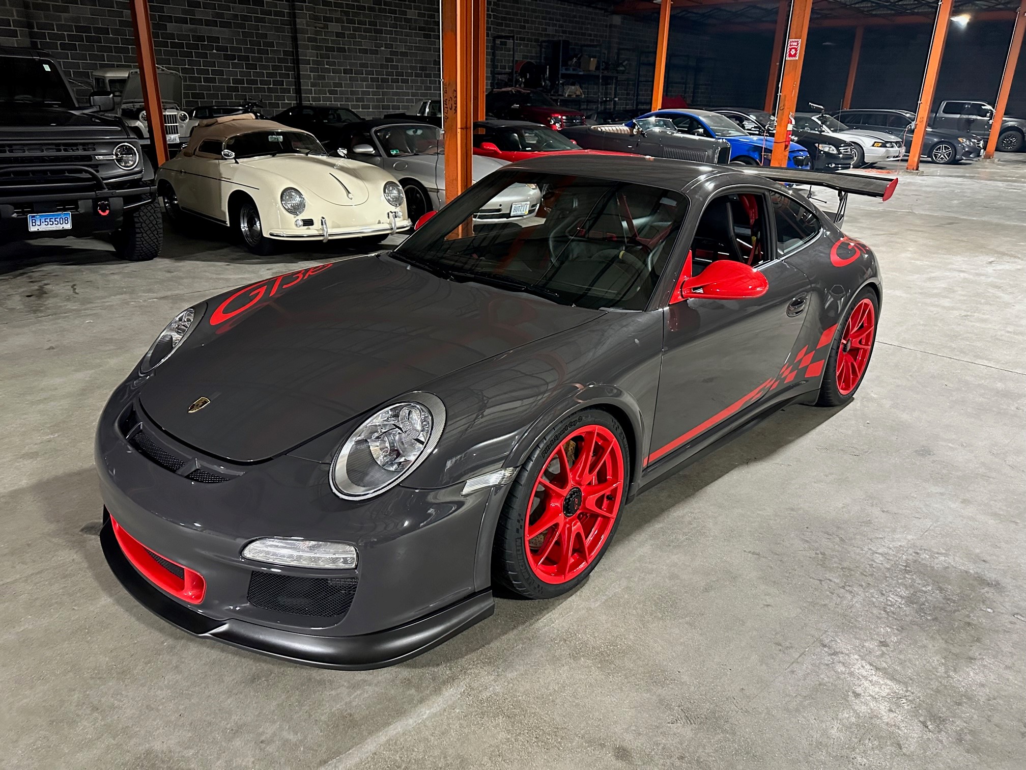 2011 Porsche 997 GT3 zu verkaufen – Handschalter mit 3,8-Liter-Motor und Guards-Red-Akzenten