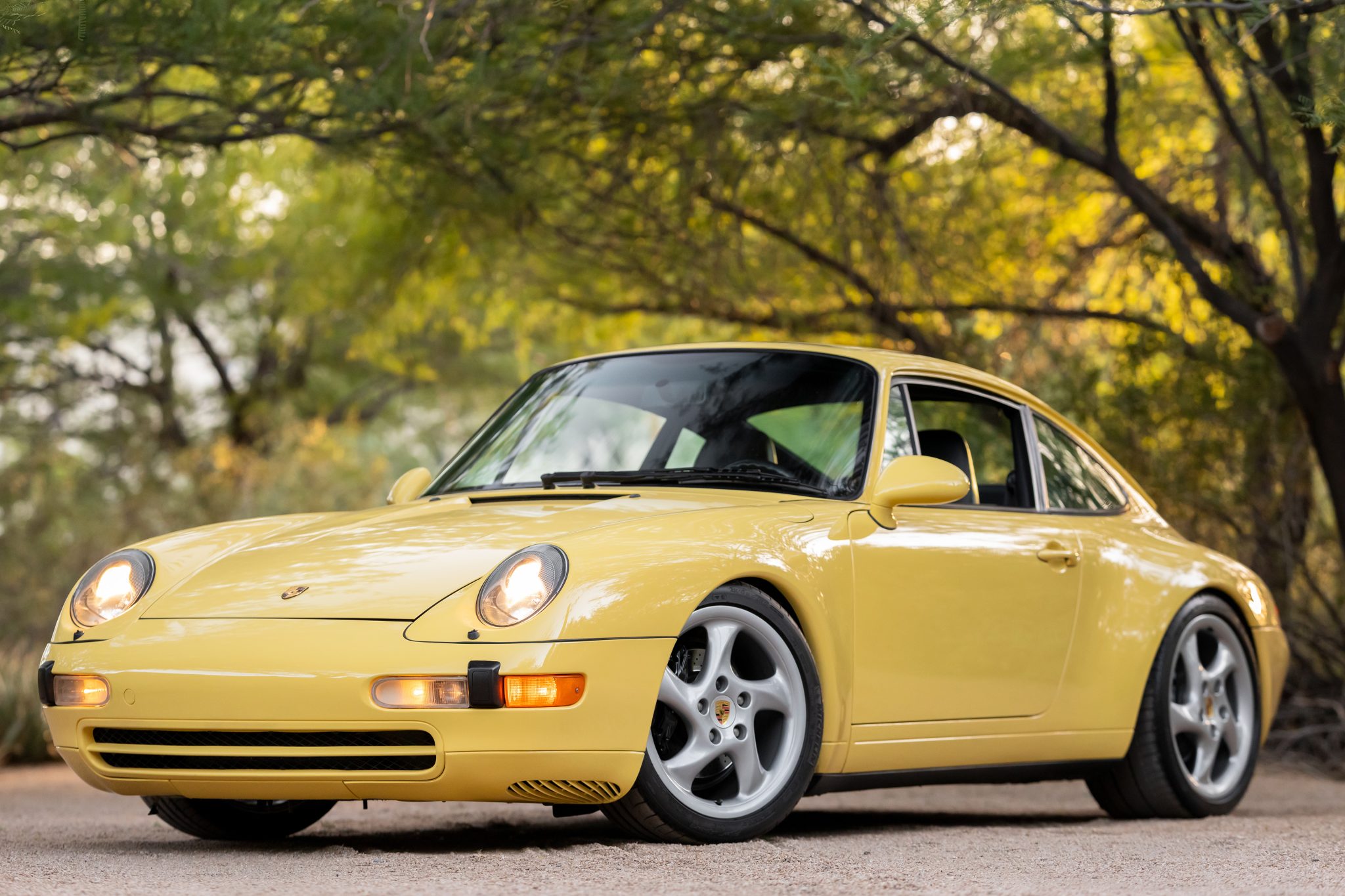 Porsche 993 911 (Non-Turbo/GT2) 1997 à vendre – Coupé Pastel Yellow manuel et refroidi par air
