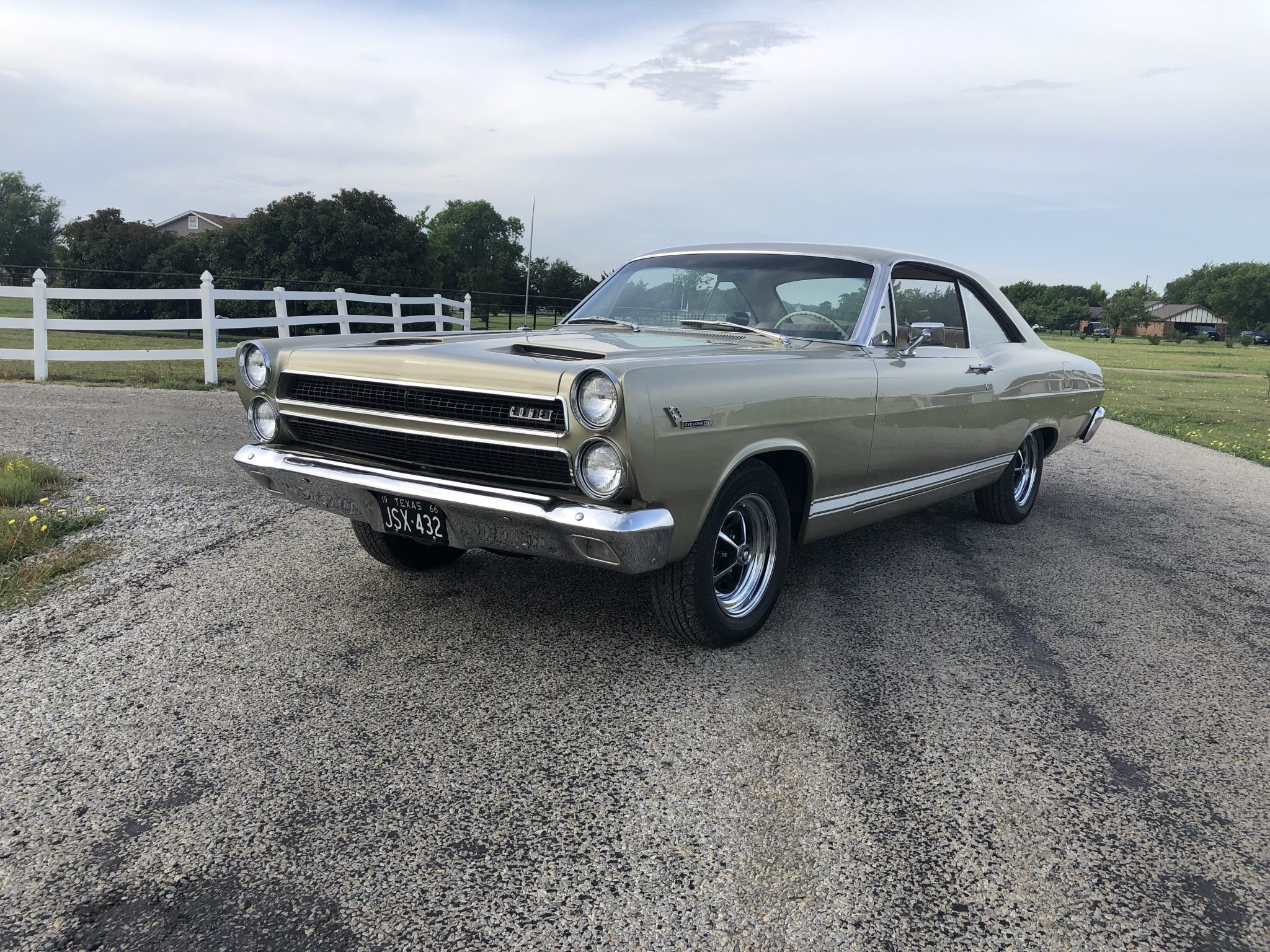 1966 Mercury Comet zu verkaufen – Goldenes V8-Coupé mit Viergang-Handschaltung