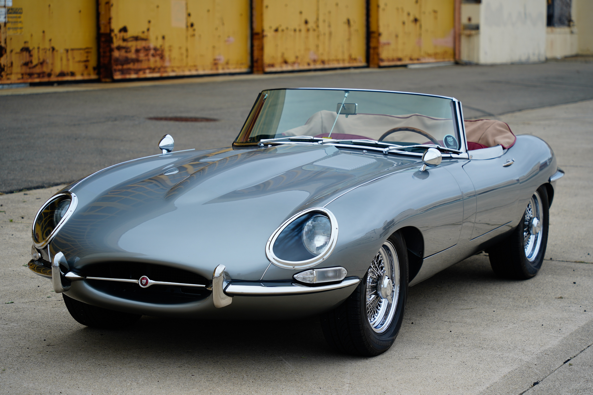 Jaguar XKE Series I 1965 à vendre – Roadster argenté 4,2 litres à boîte manuelle
