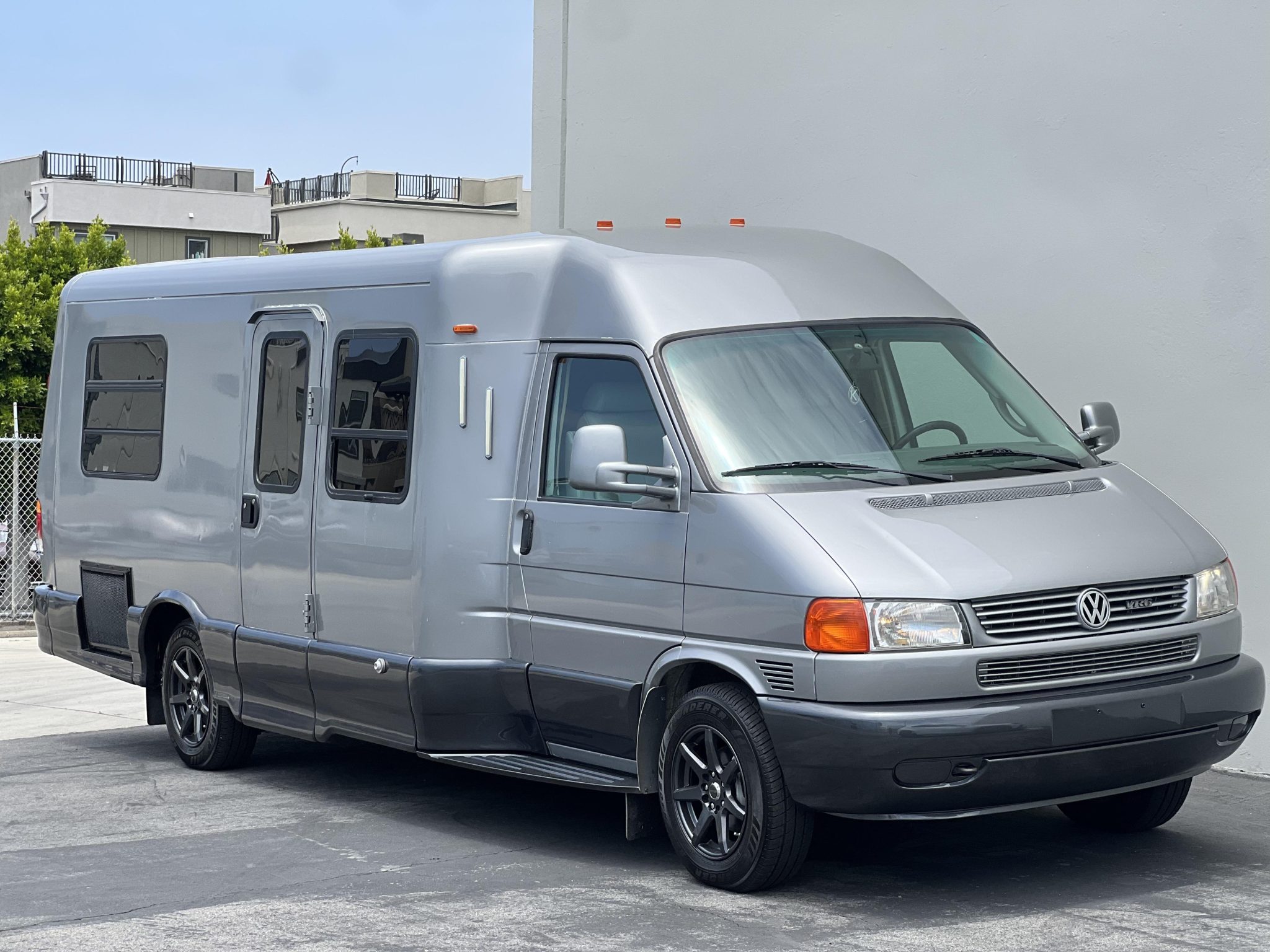 1999 Volkswagen EuroVan for Sale – Two-Tone VR6 Camper with Kitchenette