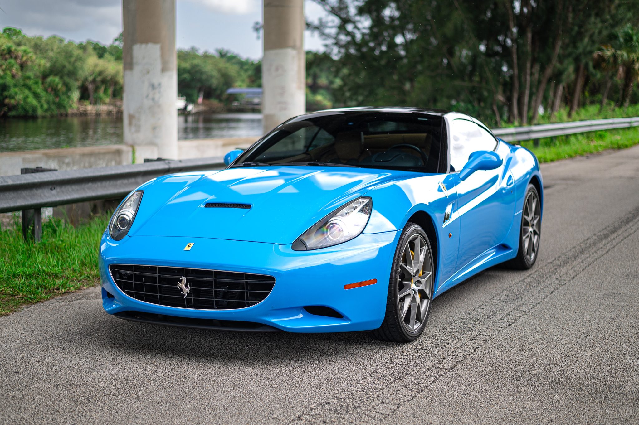 2011 Ferrari California zu verkaufen – Azzurro-California-V8-Cabriolet mit Klappdach