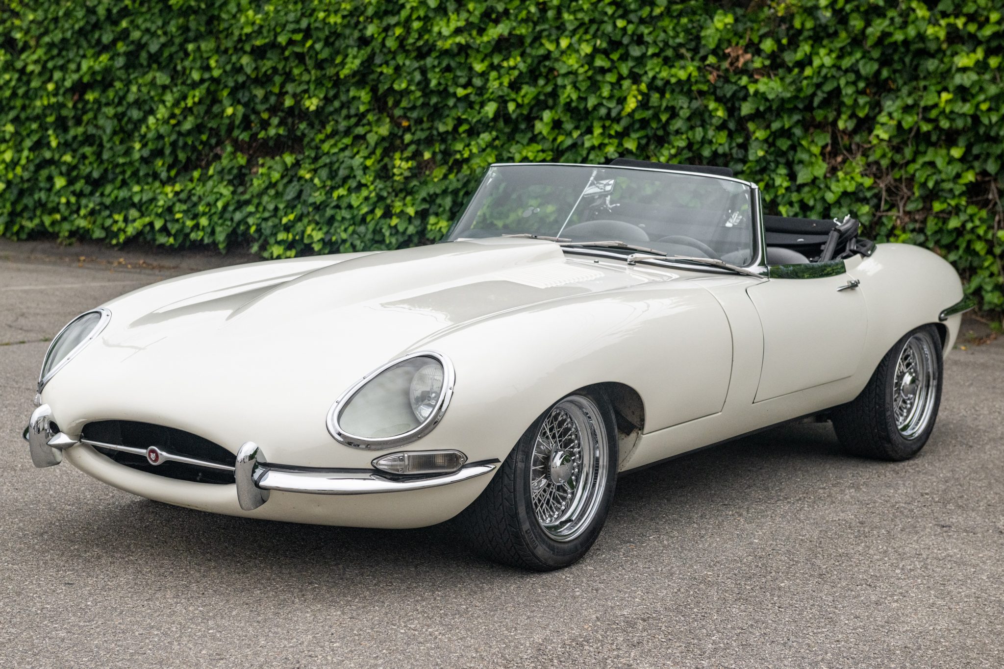 Jaguar XKE Series I 1963 à vendre – Cabriolet blanc V8 350ci à quatre rapports
