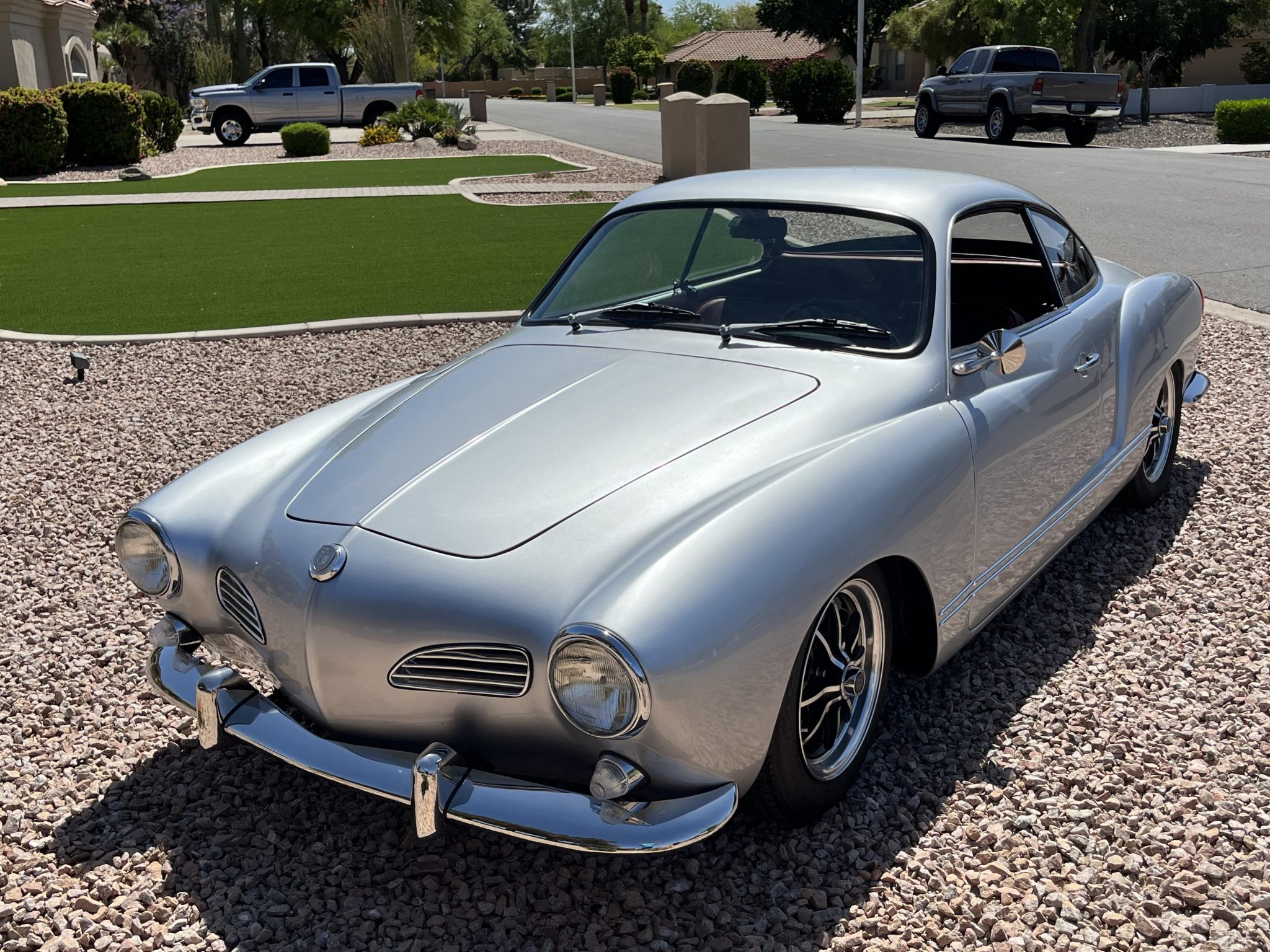 1970 Volkswagen Karmann Ghia zu verkaufen – Iridium Silver Elektro-Coupe mit Handschaltung