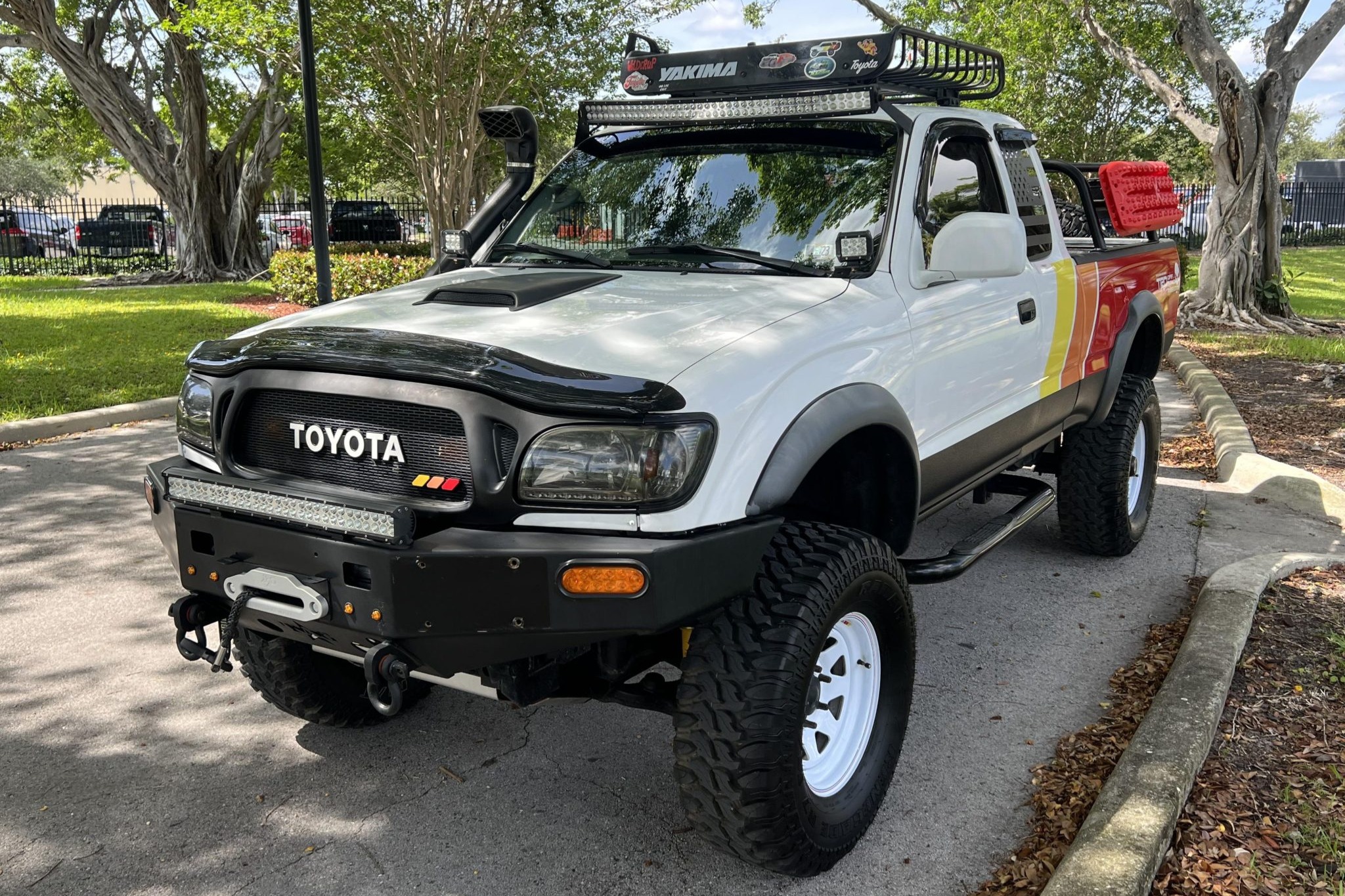 2002 Toyota Tacoma (N1X0 1995-2005) for Sale – Super White Lifted 4x4