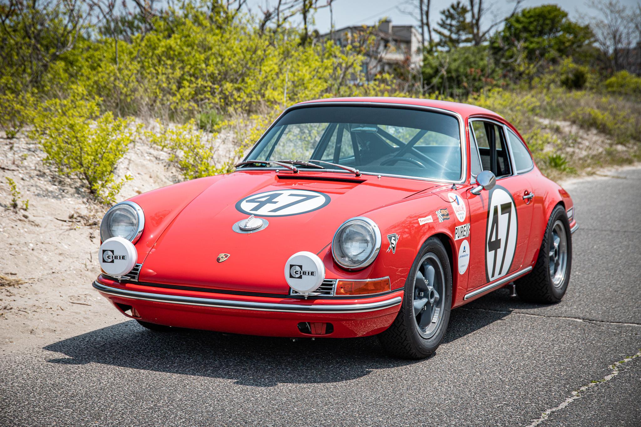 1965 Porsche SWB 911 (1965-1968) à vendre – Voiture de course Signal Red victorieuse à Daytona