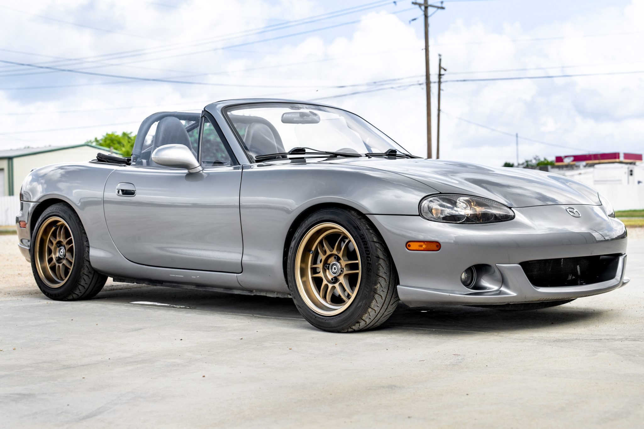2004 Mazda NB MX-5 Miata zu verkaufen – Titanium Gray Jaguar-V6 Roadster mit Sechsgang