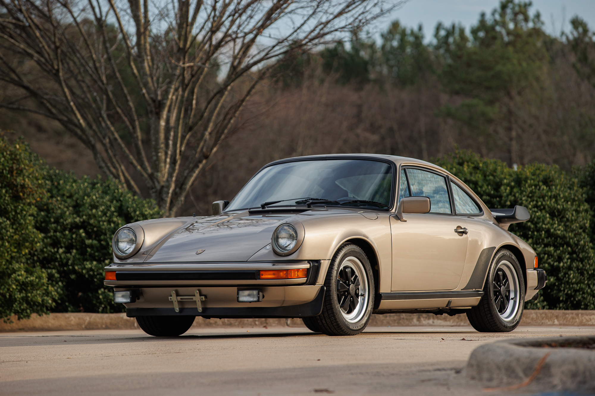 1983 Porsche 911SC à vendre – Platinum Metallic à cinq rapports refroidie par air
