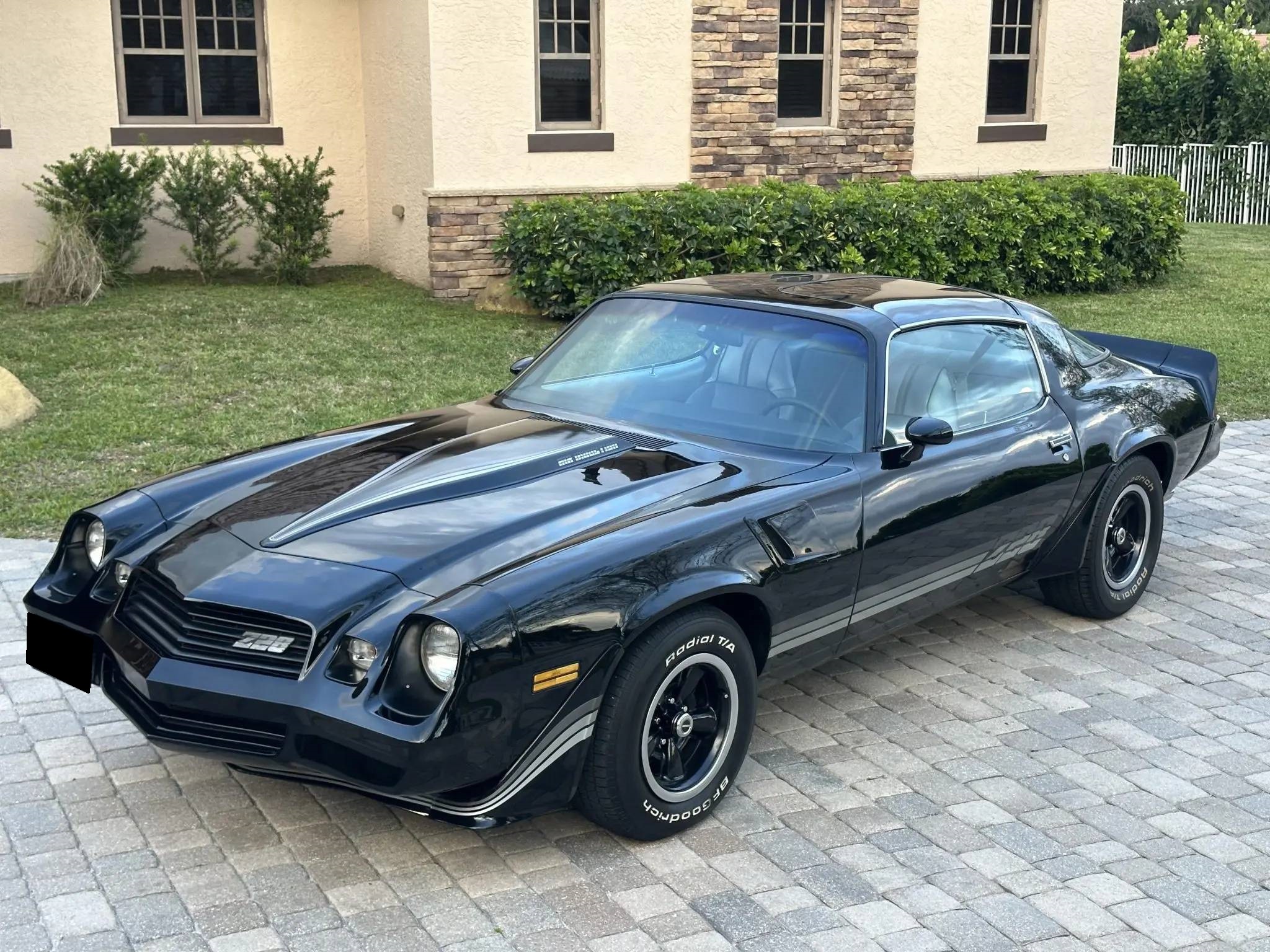 1981 Chevrolet Camaro 2nd Generation 1970-1981 à vendre – Black V8 T-top à quatre rapports