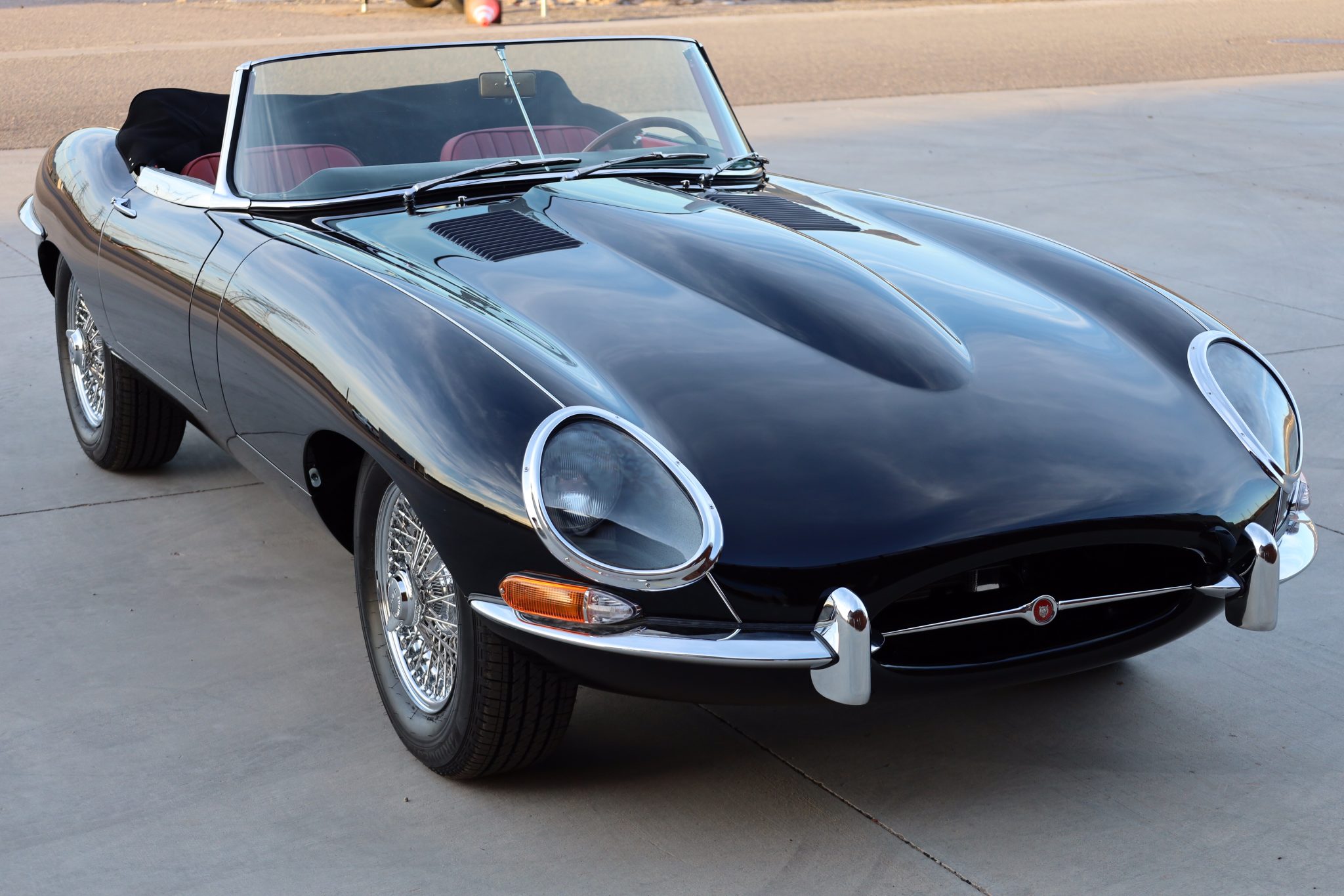 1967 Jaguar XKE Series I à vendre – Roadster Black 4,2 litres à intérieur Red