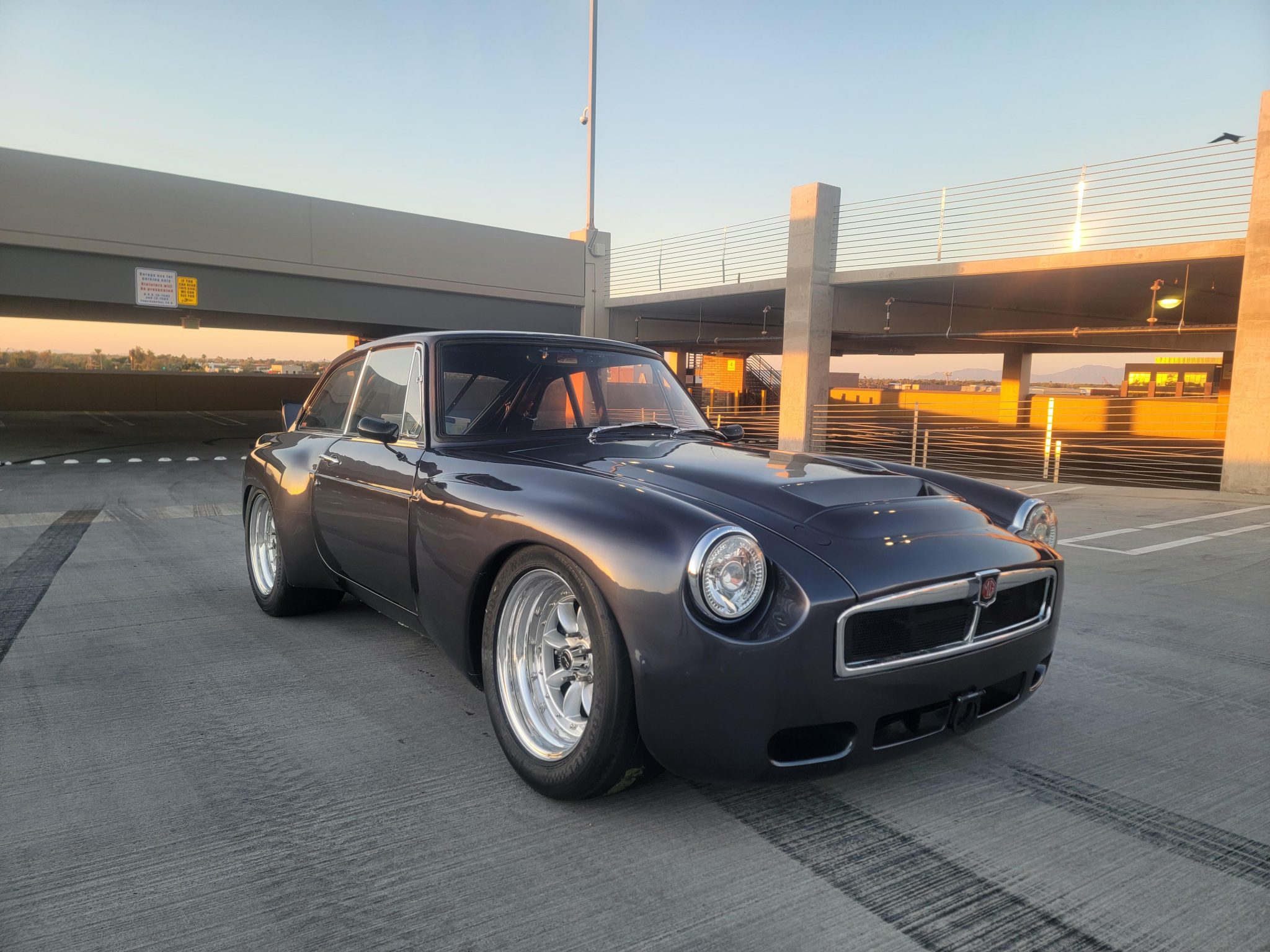 1968 MG B à vendre – Metallic Gray V8 Ford 347ci à cinq rapports