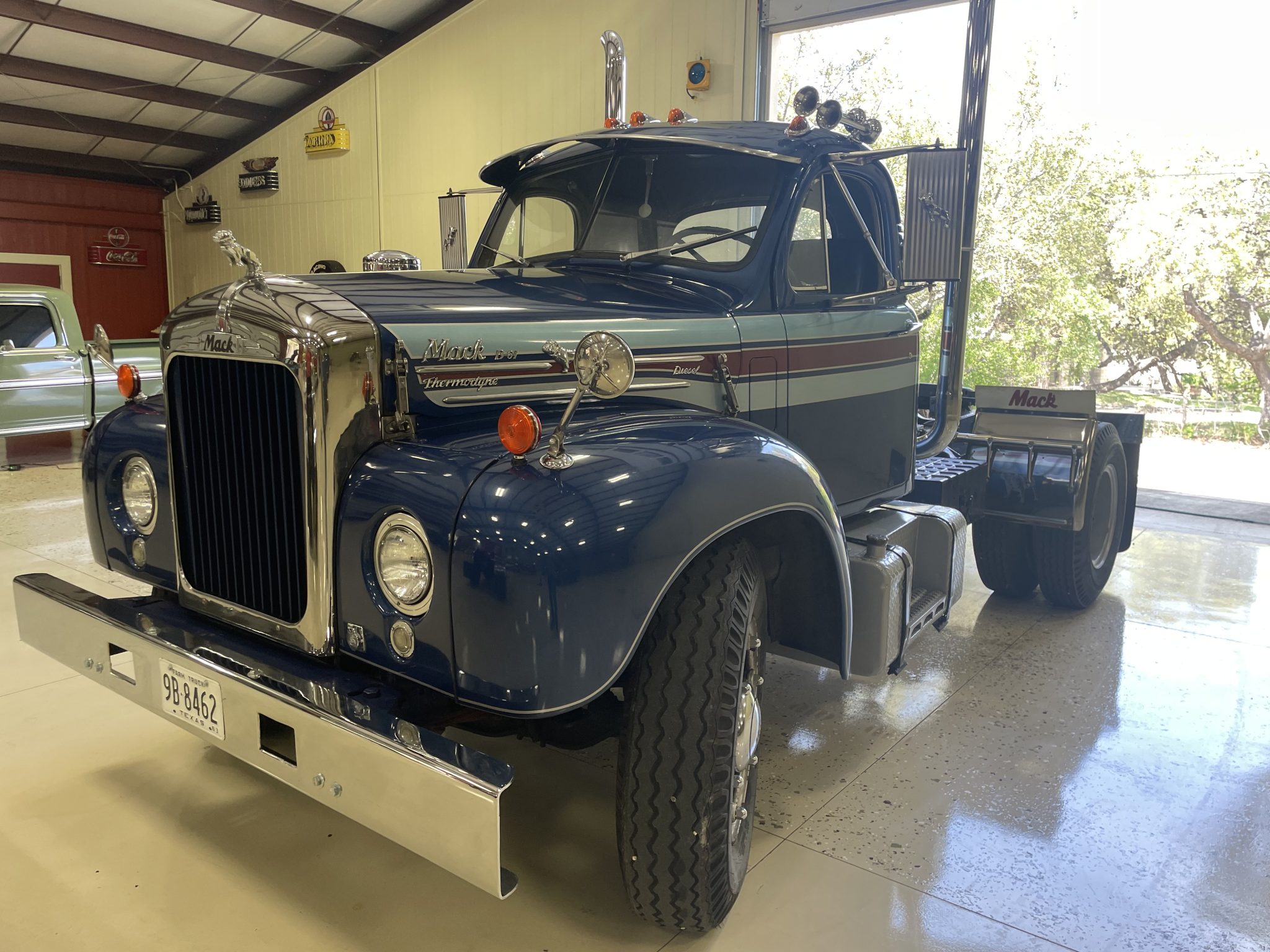 1963 Mack B61 T for Sale – Blue Thermodyne Diesel Five-and-Two-Speed Truck