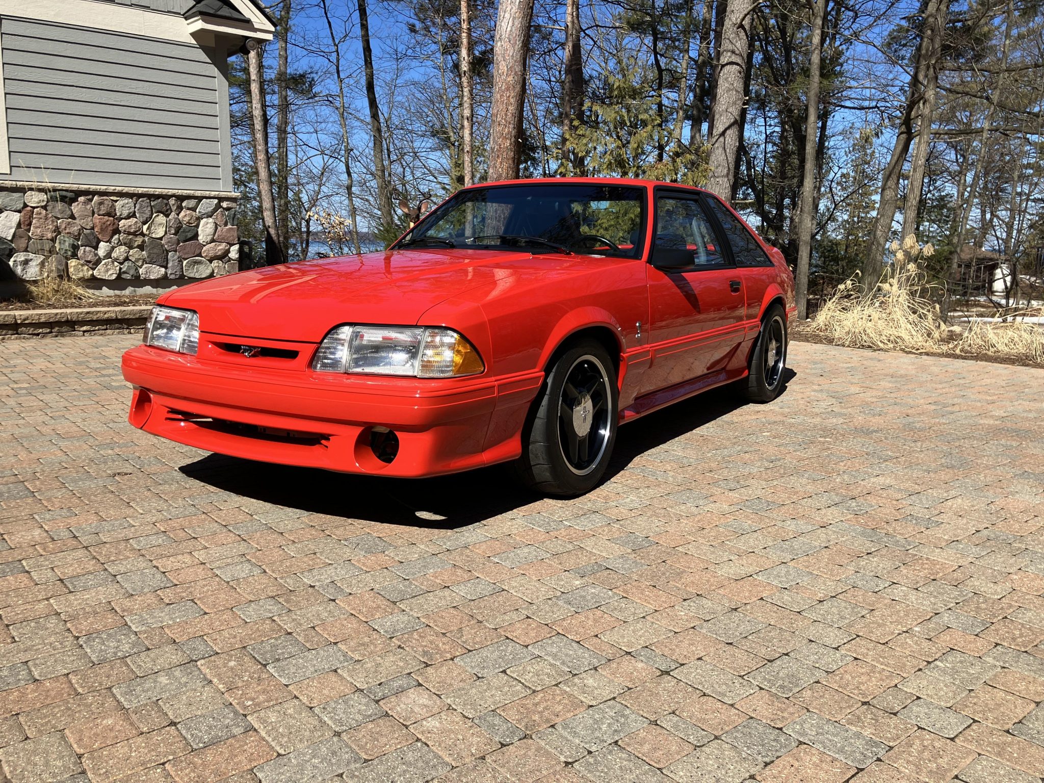 1993 Ford Fox-Body Mustang à vendre – Vibrant Red R Competition V8 cinq rapports