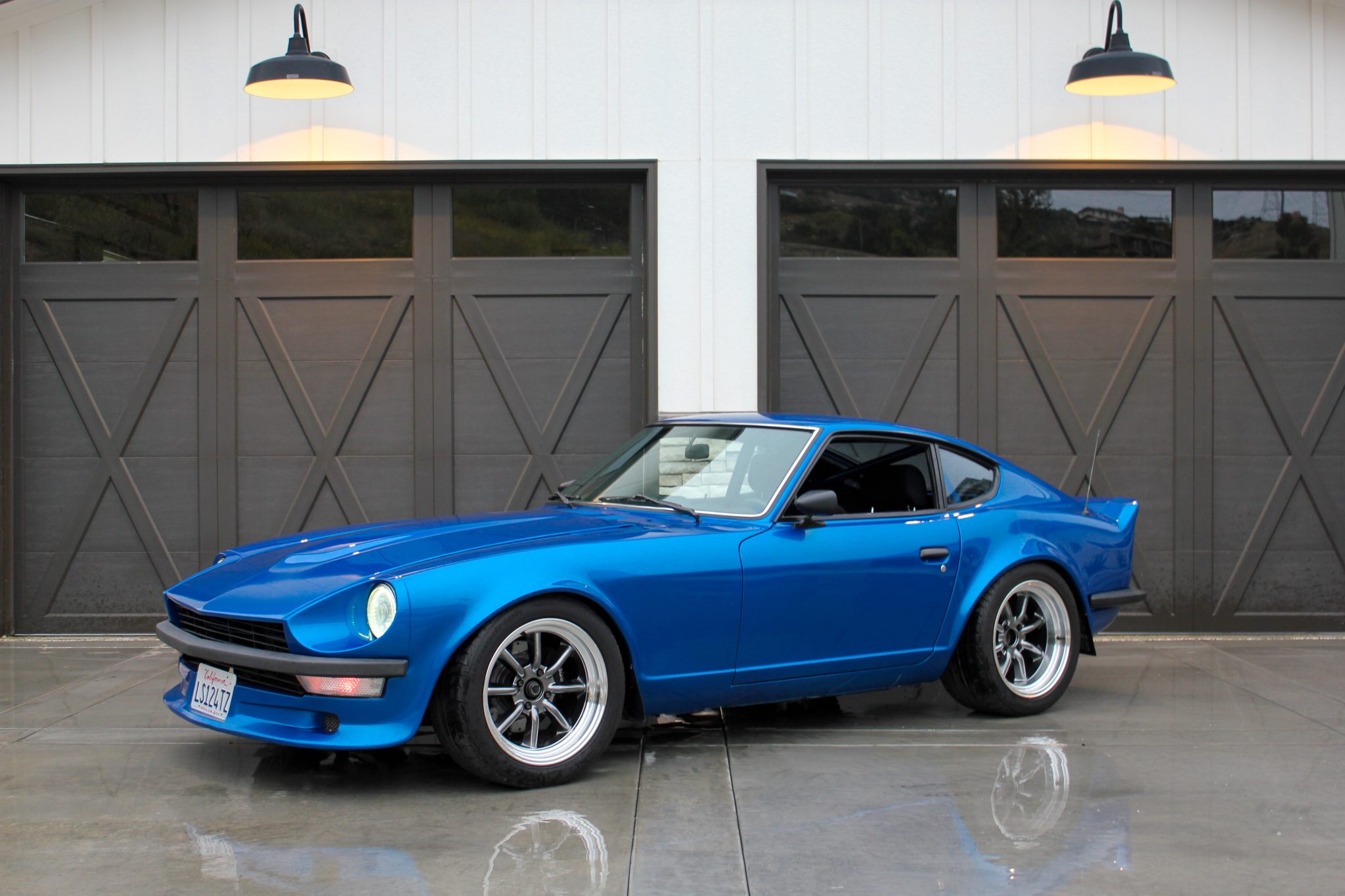 1972 Datsun 240Z for Sale – Intense Blue LS1 V8 Six-Speed Restomod