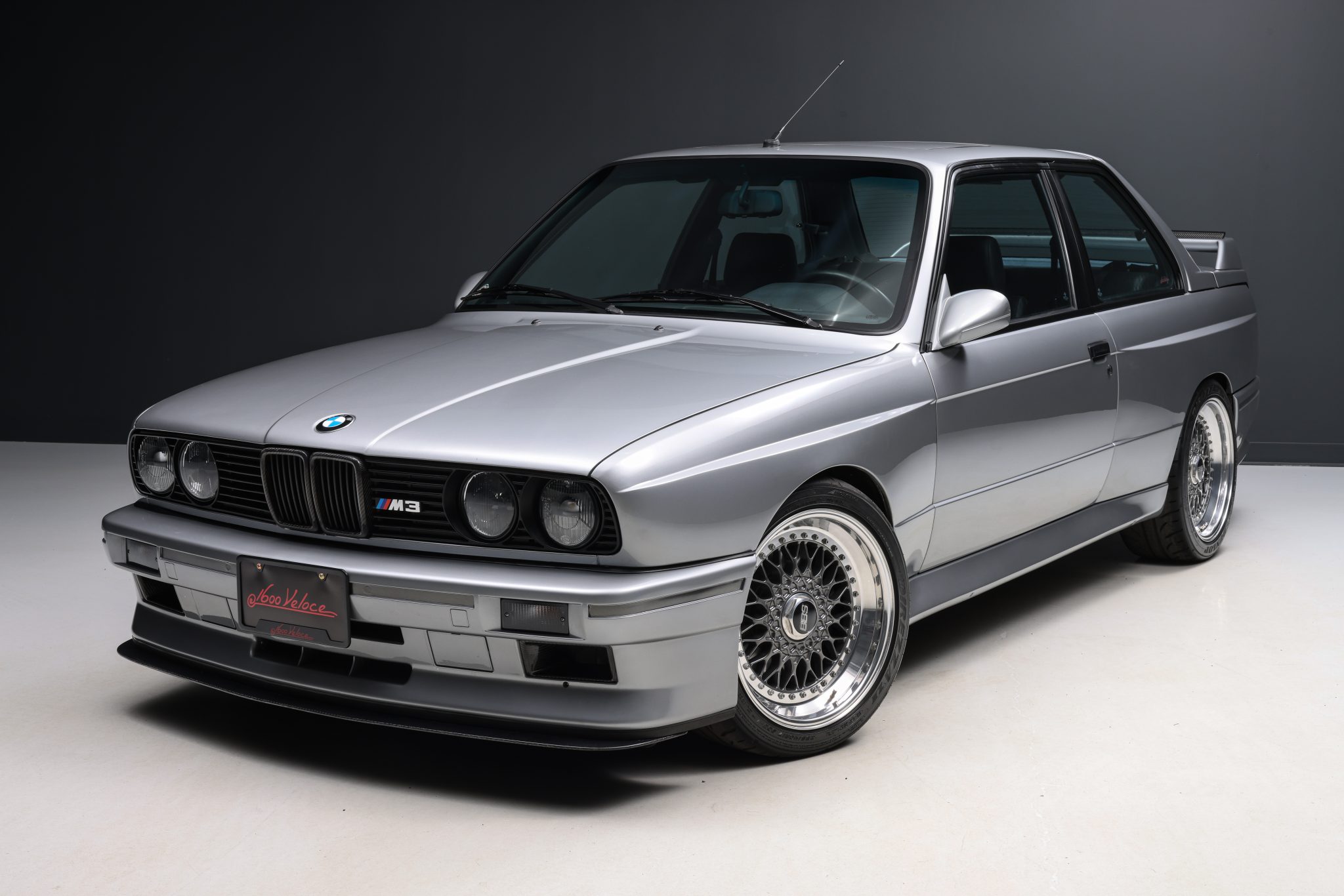 1988 BMW E30 M3 à vendre – Salmon Silver S14 à cinq rapports