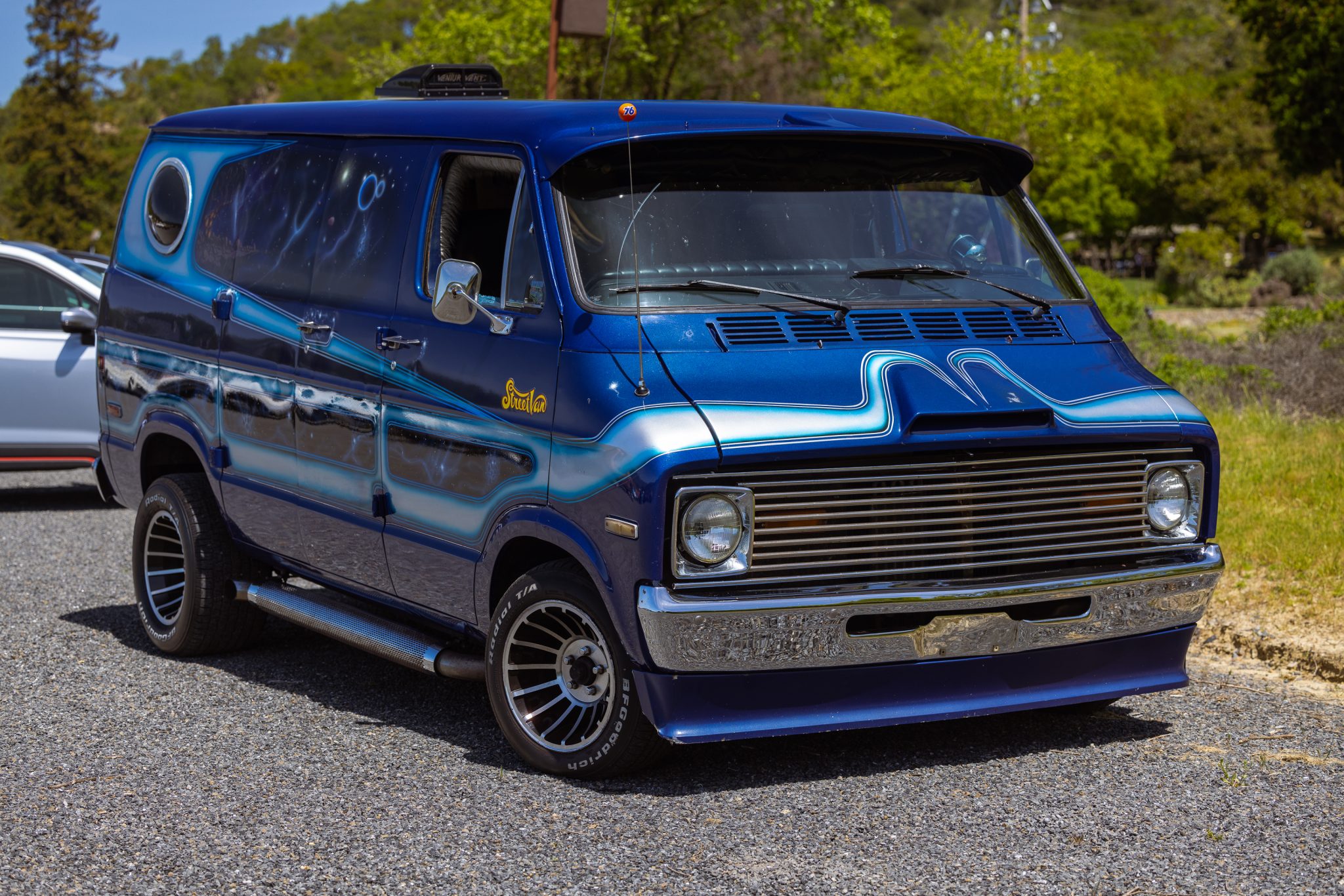 1973 Dodge Tradesman B100 à vendre – Van Blue V8 à graphismes aérographiés