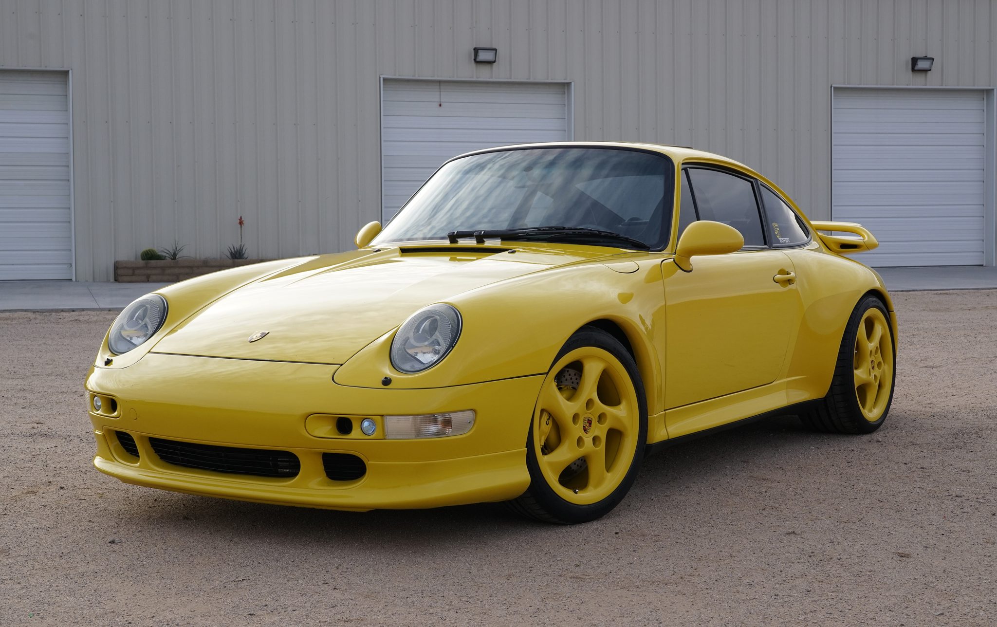 1997 Porsche 993 Turbo à vendre – Arena Red biturbo à six rapports et transmission intégrale