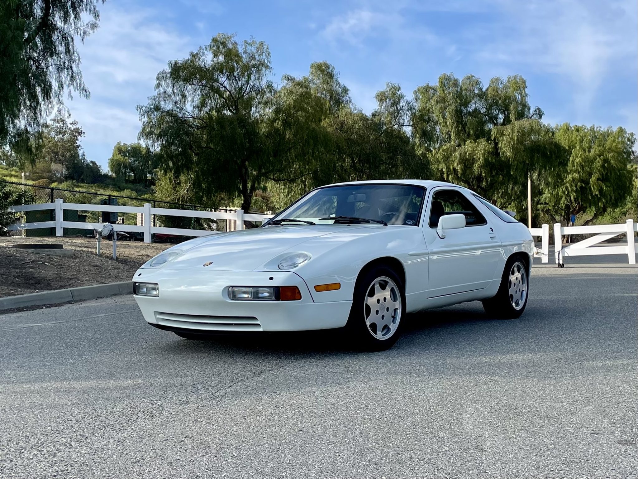 1989 Porsche 928 à vendre – Grand Prix White V8 à boîte manuelle cinq rapports